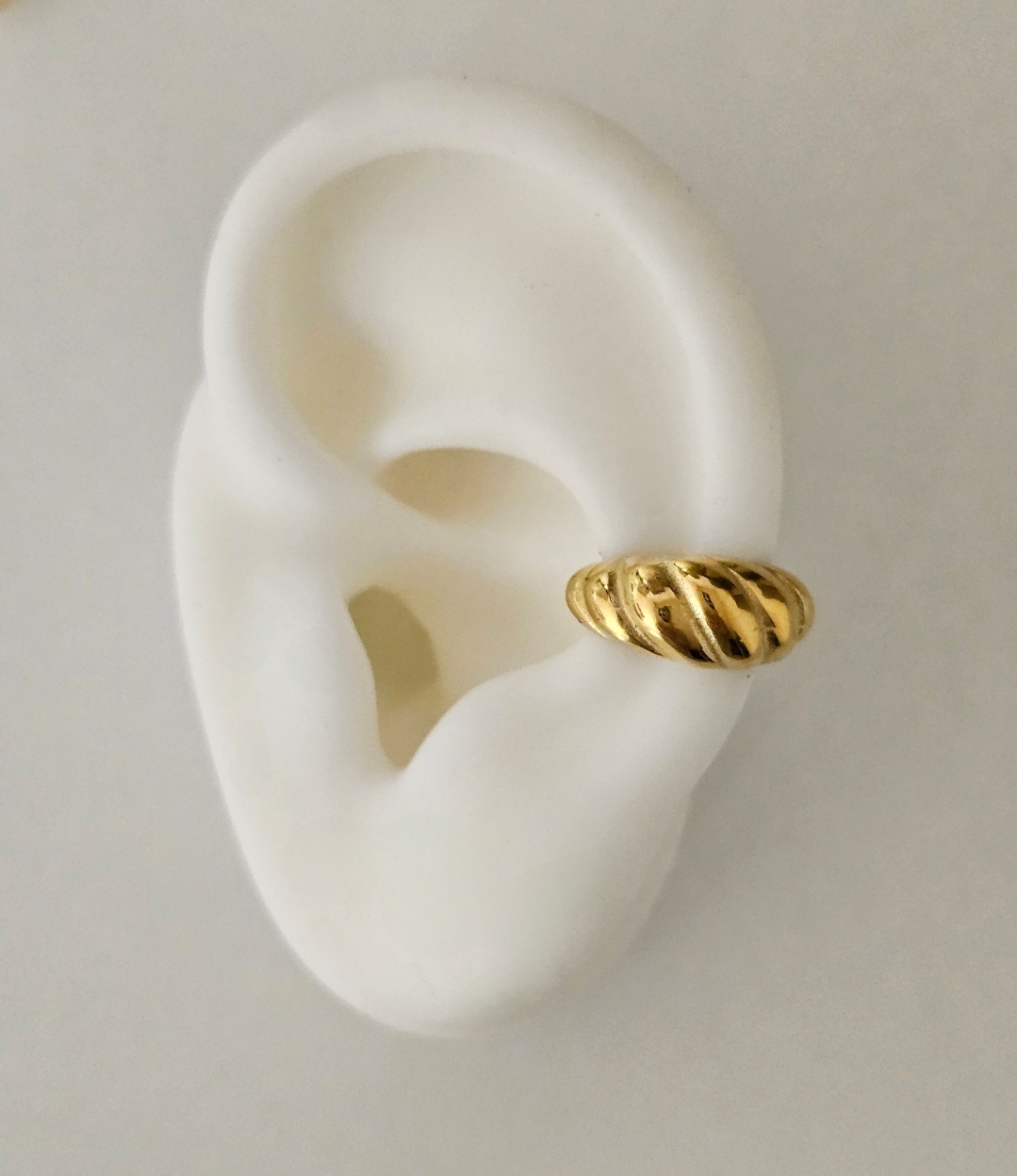 CROISSANT EAR CUFF