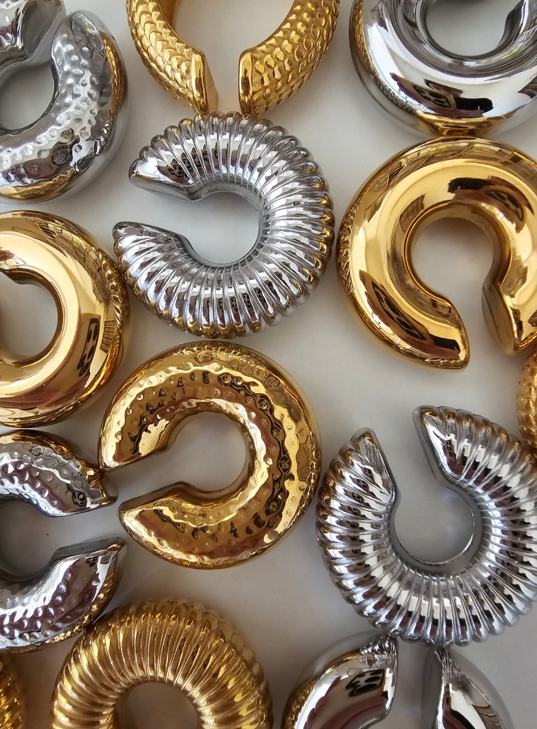 SEASHELL CHUNKY EAR CUFFS