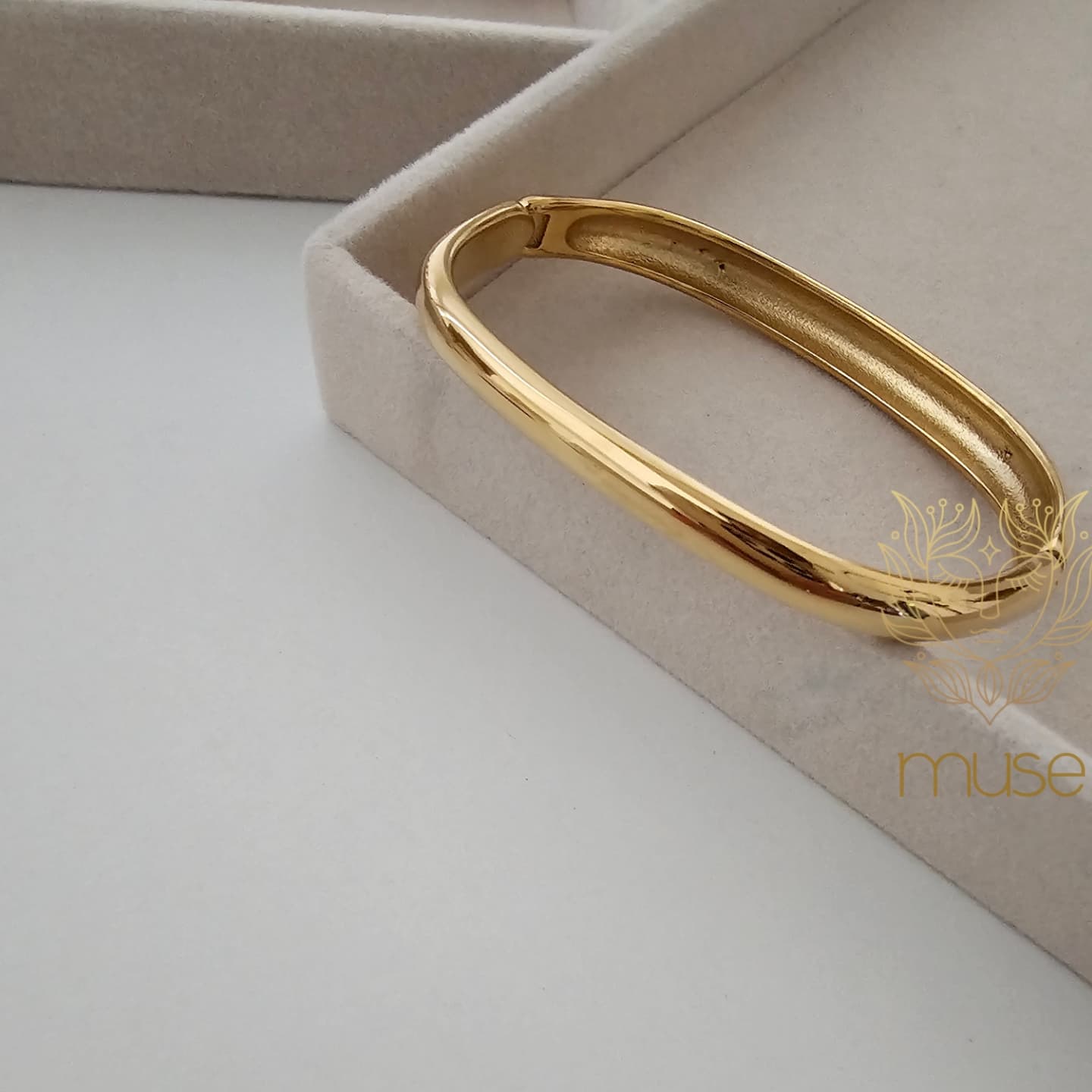 DESZI BANGLE