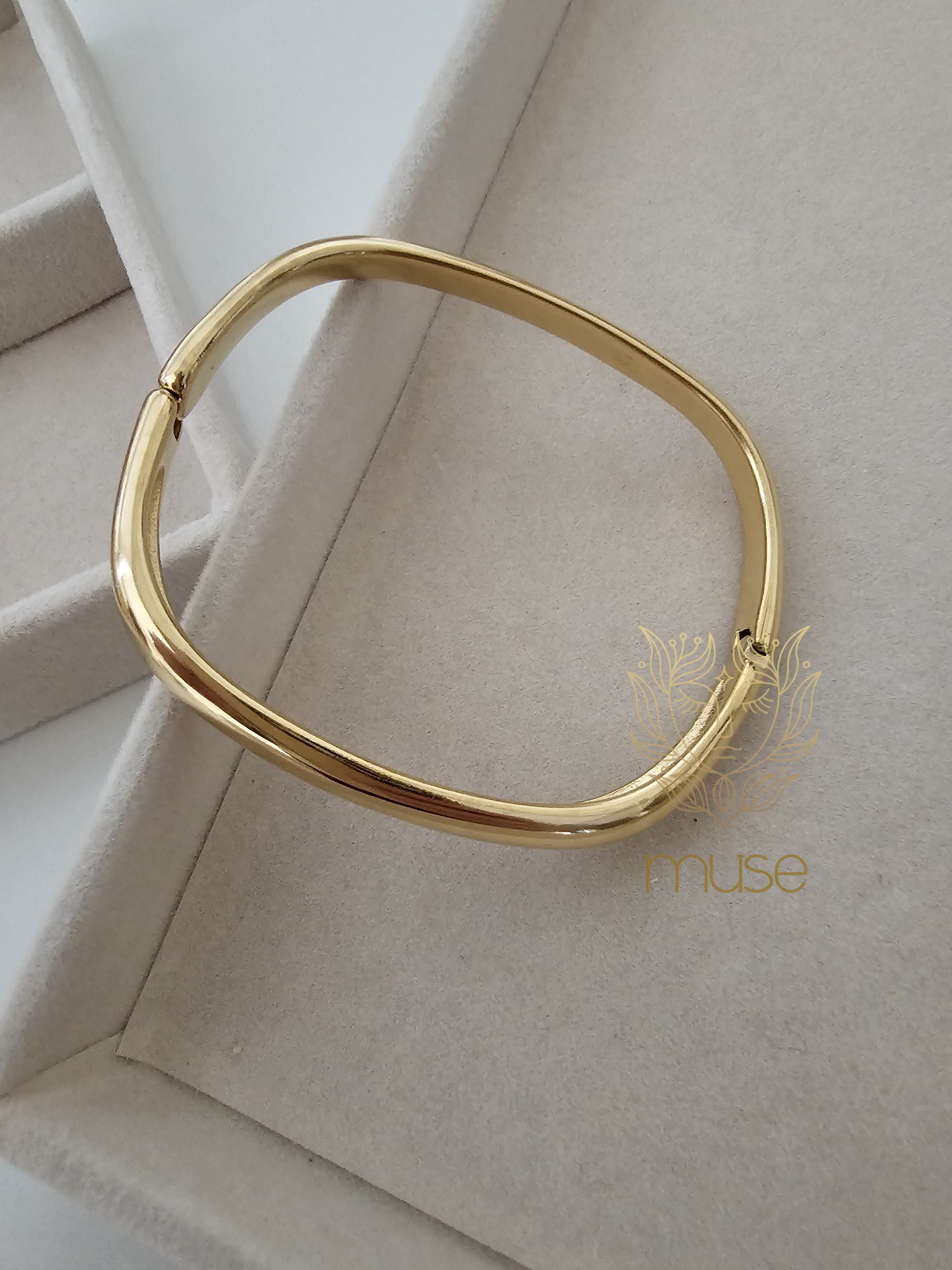 DESZI BANGLE