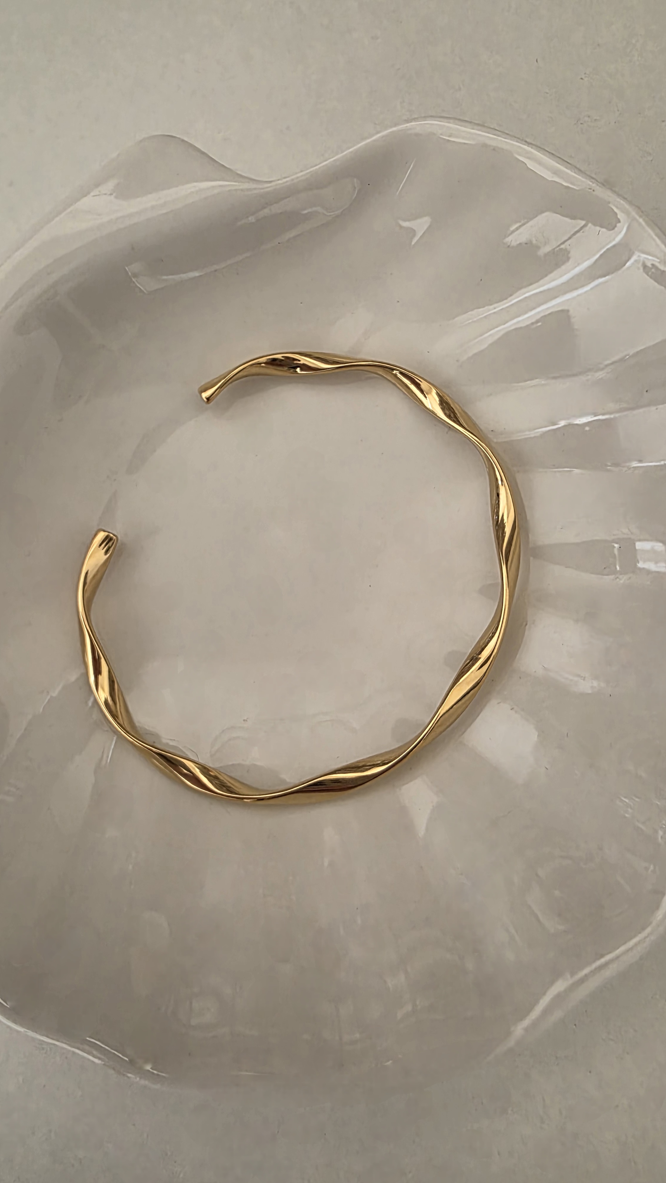 Twist bangle 
