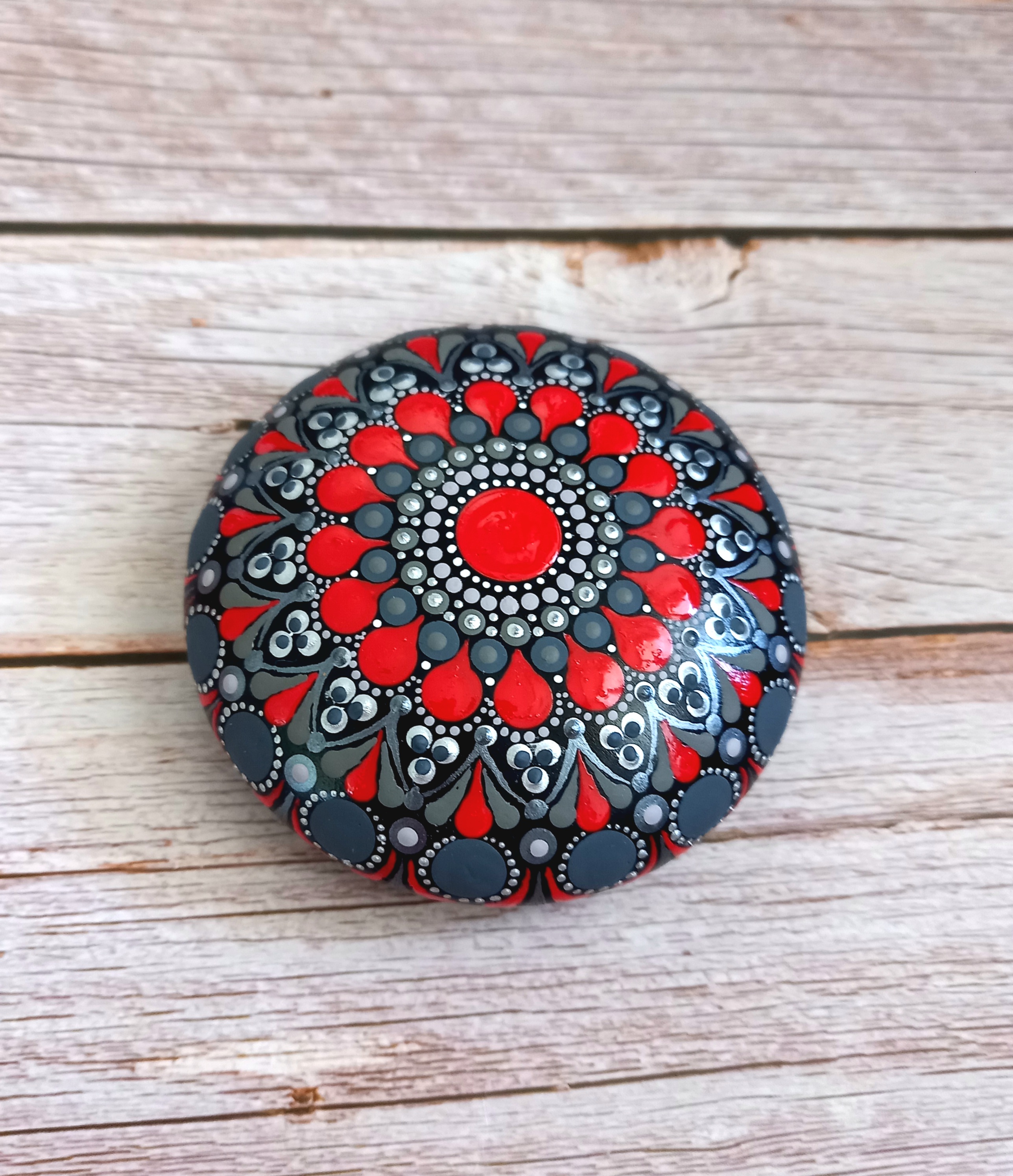 Galet "En rouge et gris"