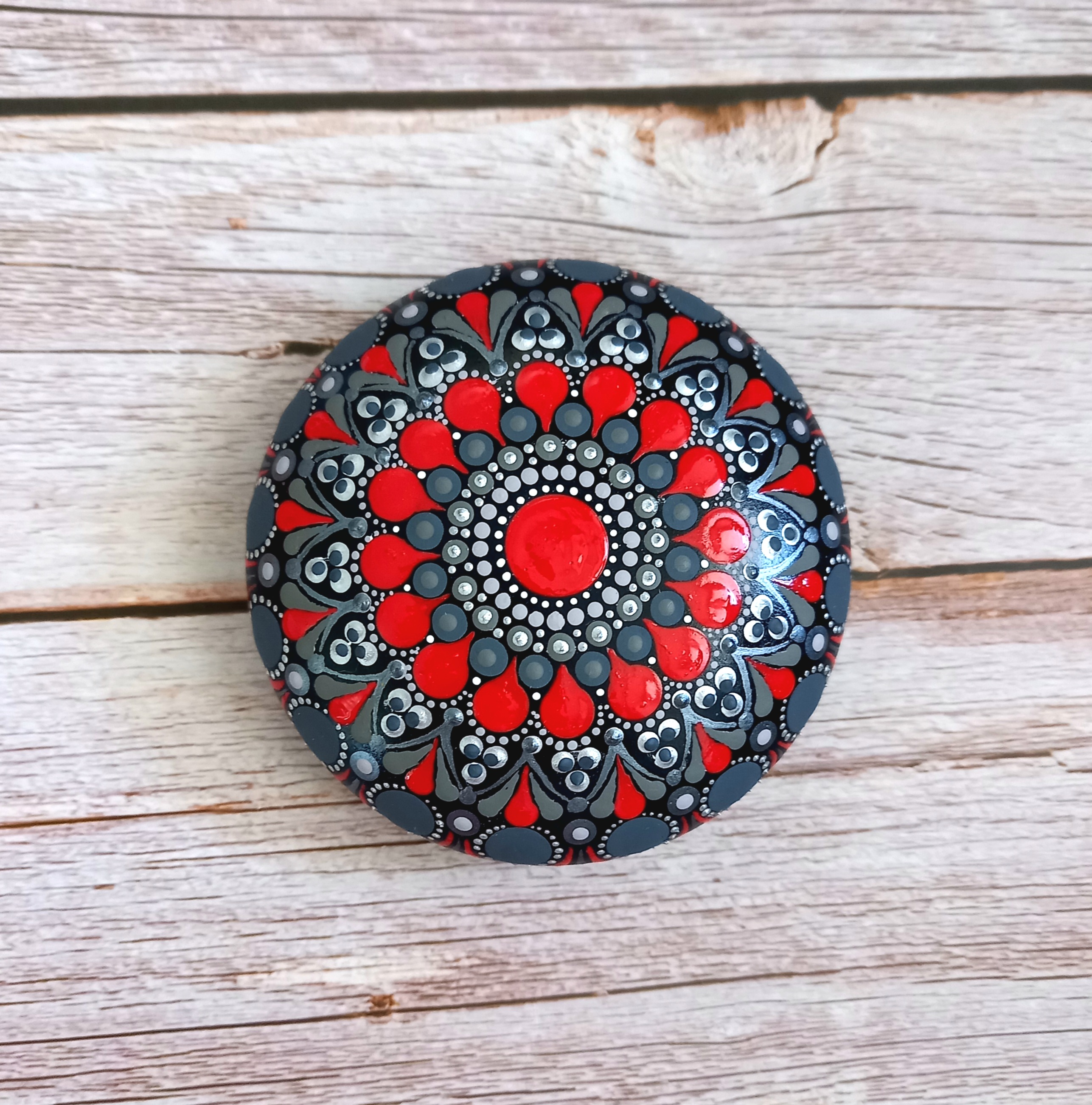 Galet "En rouge et gris"