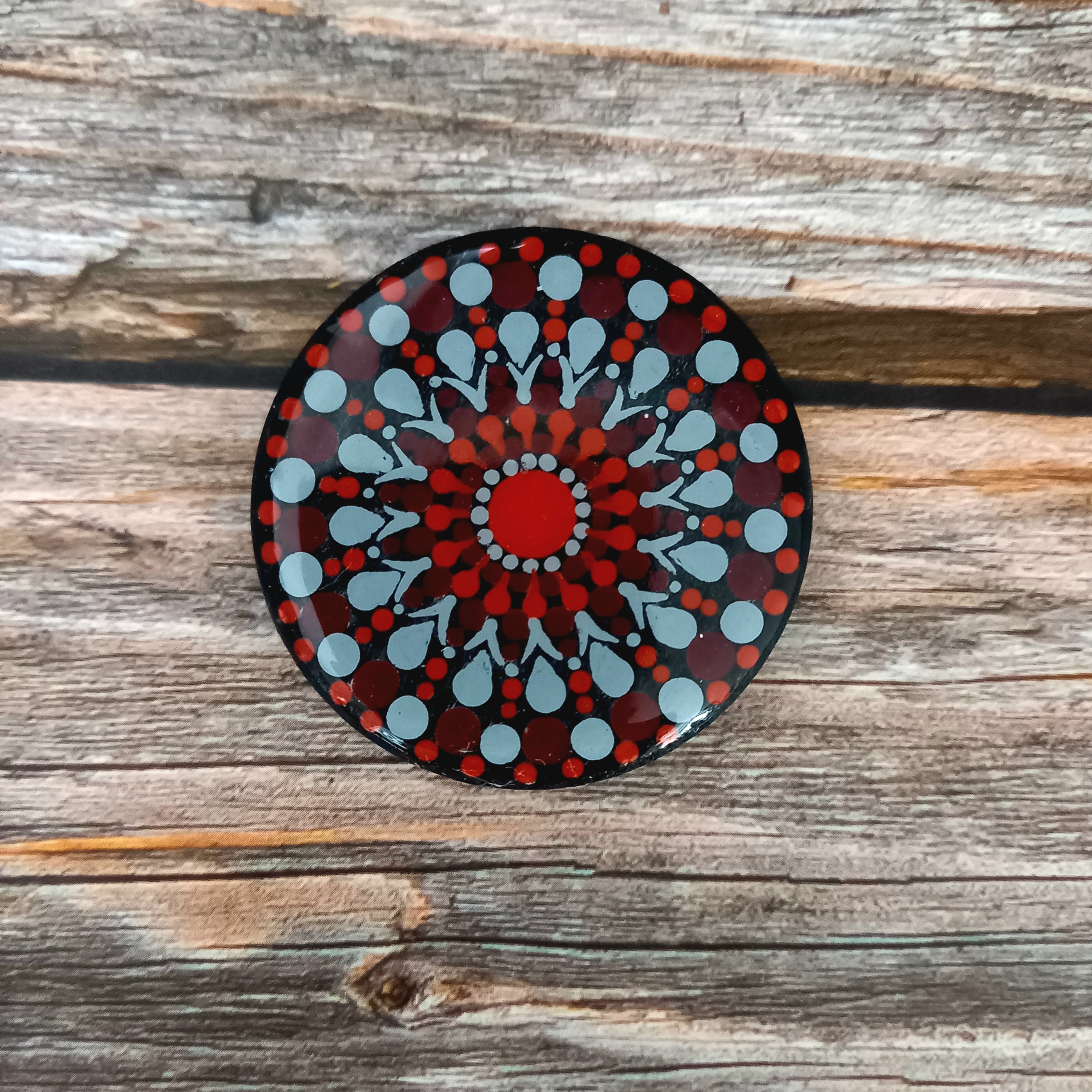 Magnet gris-bleu et rouge