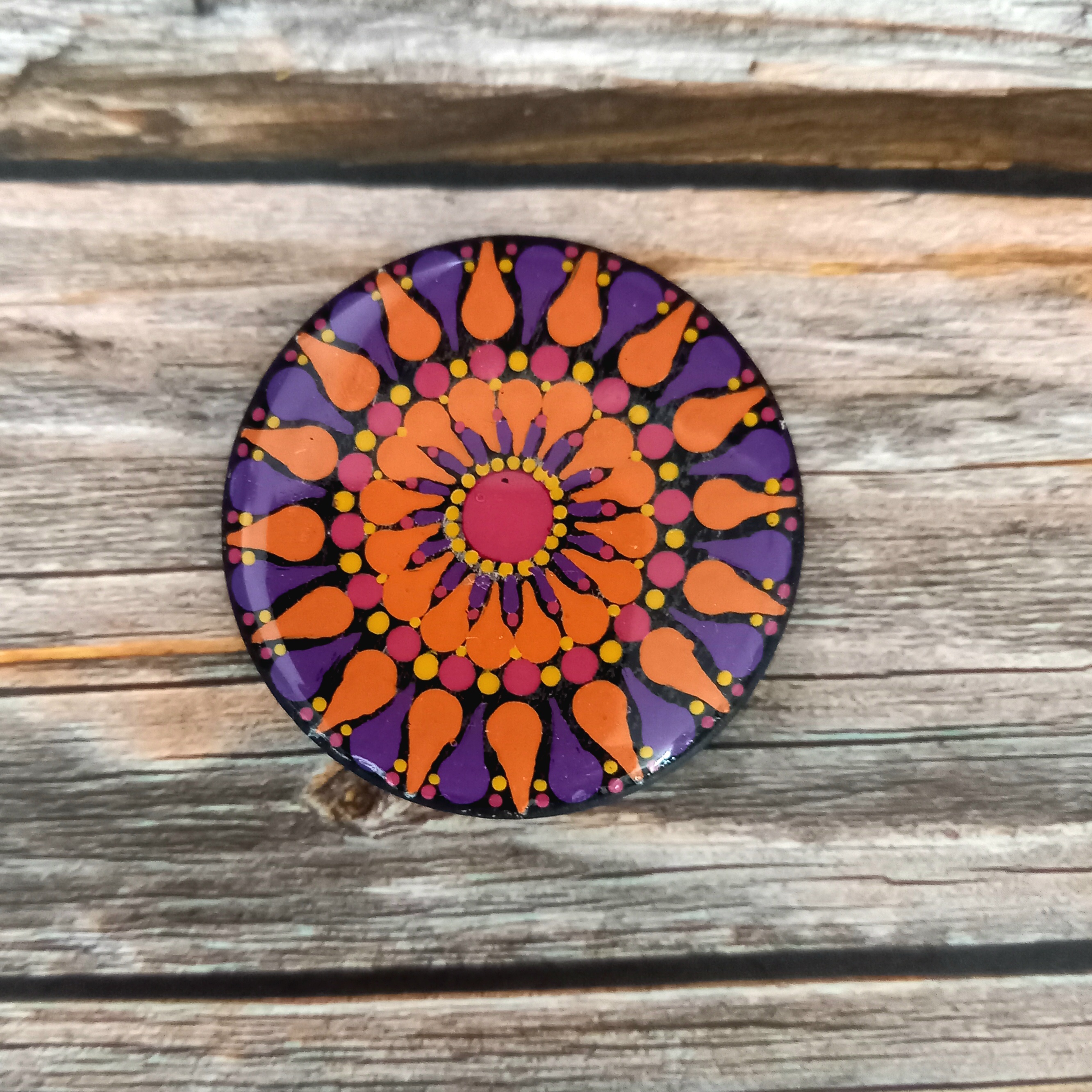 Magnet violet et orange