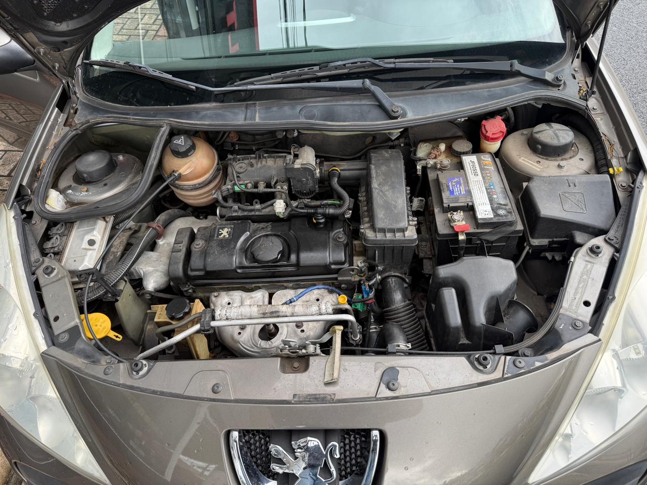 PEUG - 207 Sedan Passion XR 1.4 Flex 2010/2011