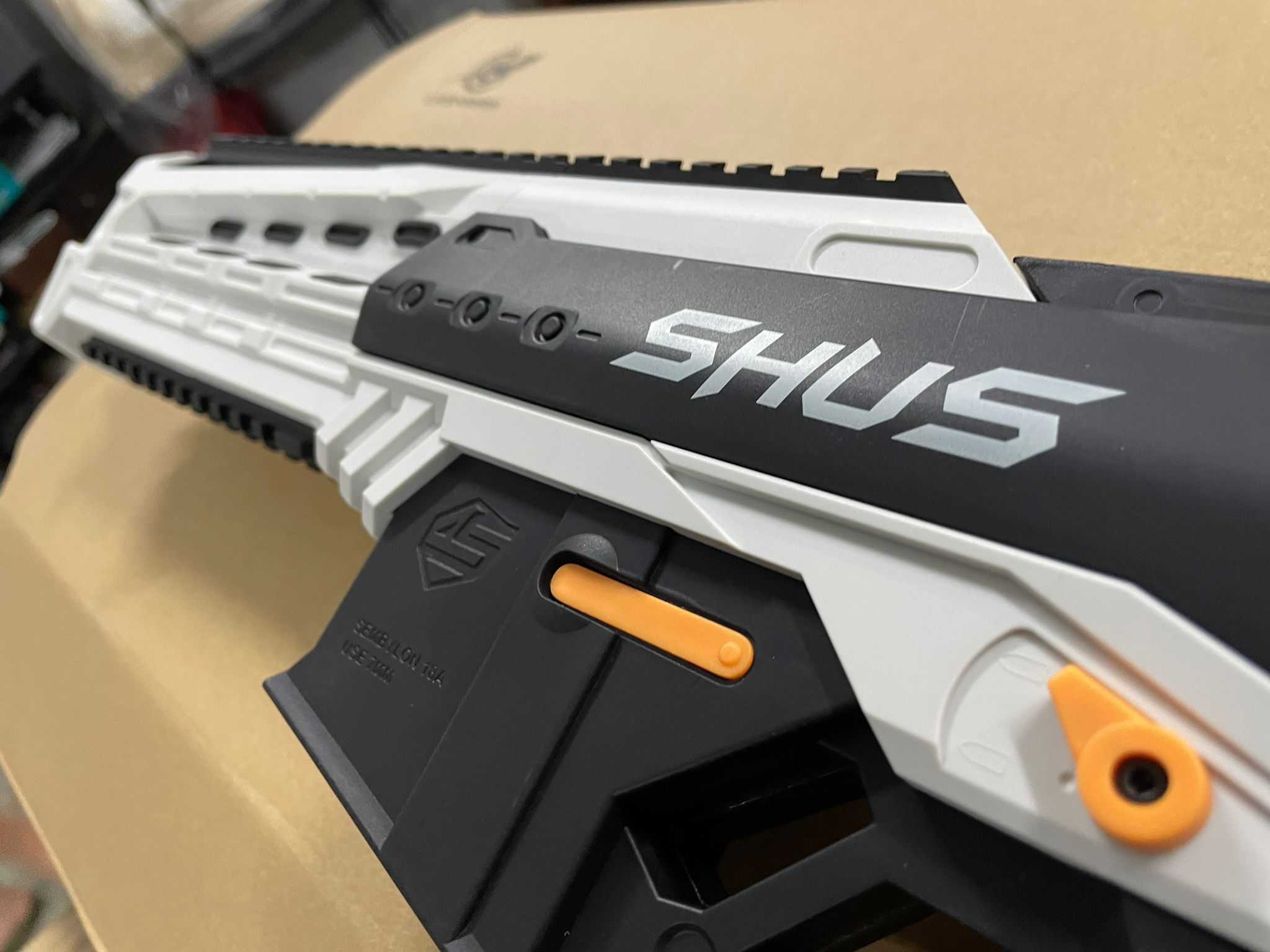 SHARK SHUS  GEL BLASTER