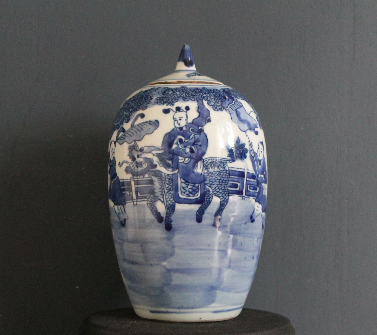 Chinese Qing Dynasty Lidded Jar