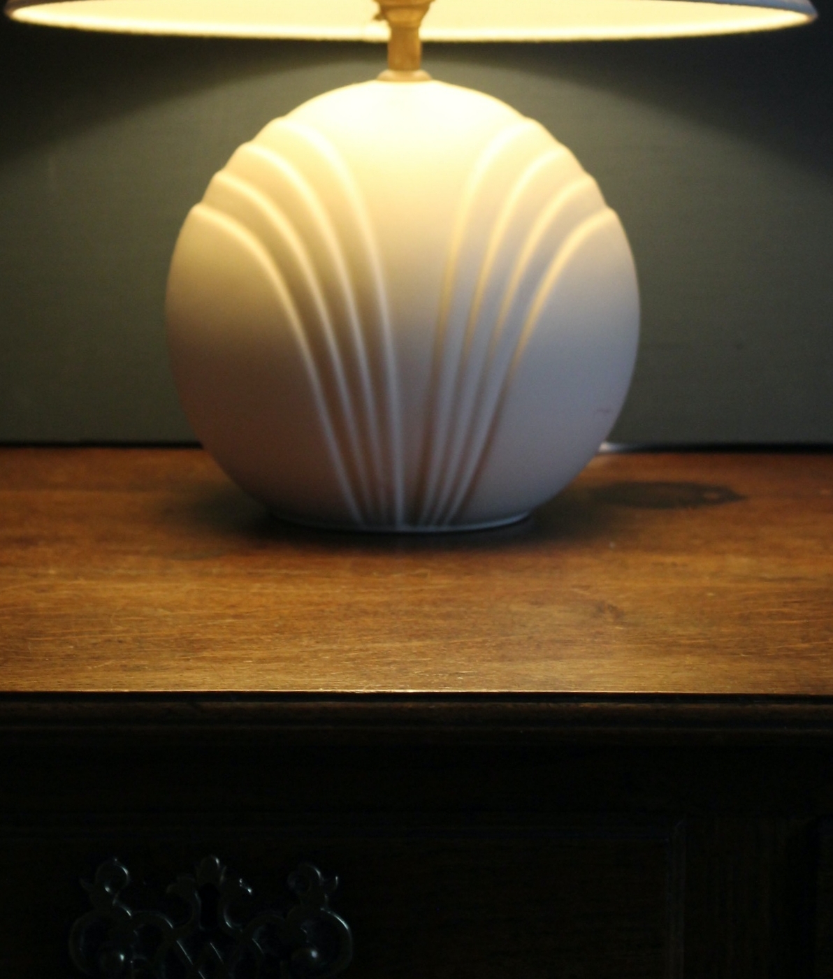 Art Deco themed table lamp