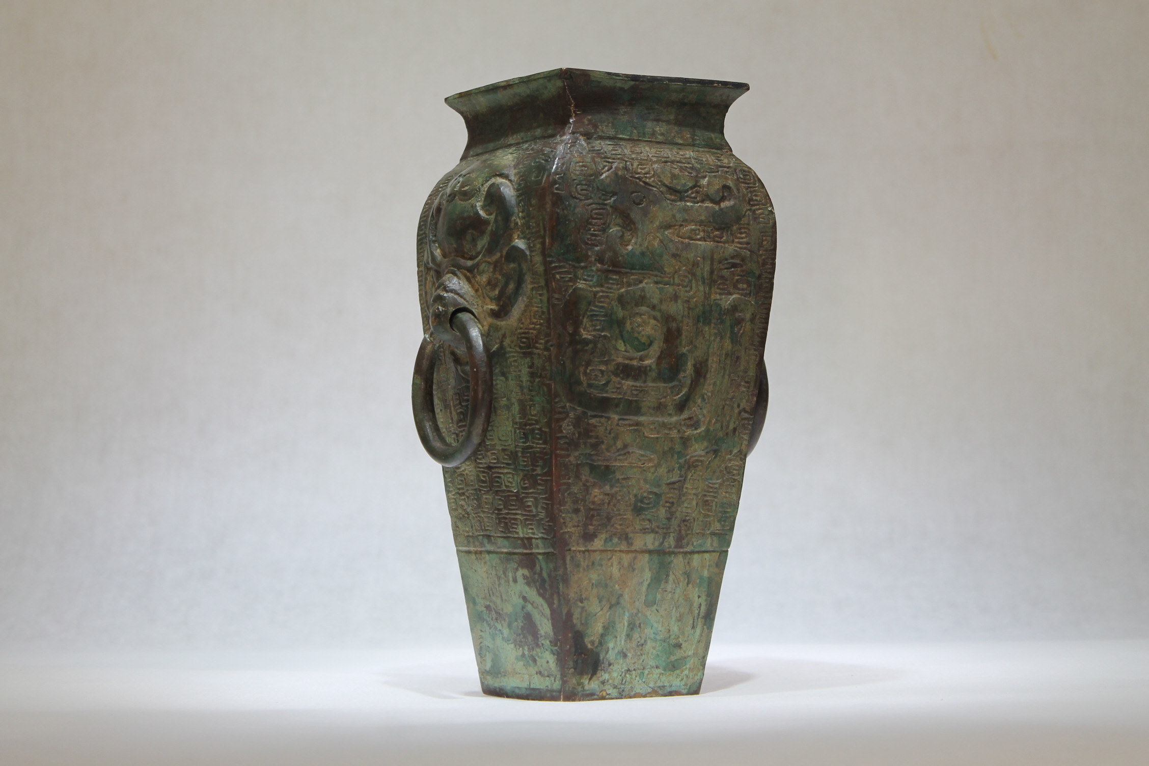 Chinese Bronze archaic style vessel