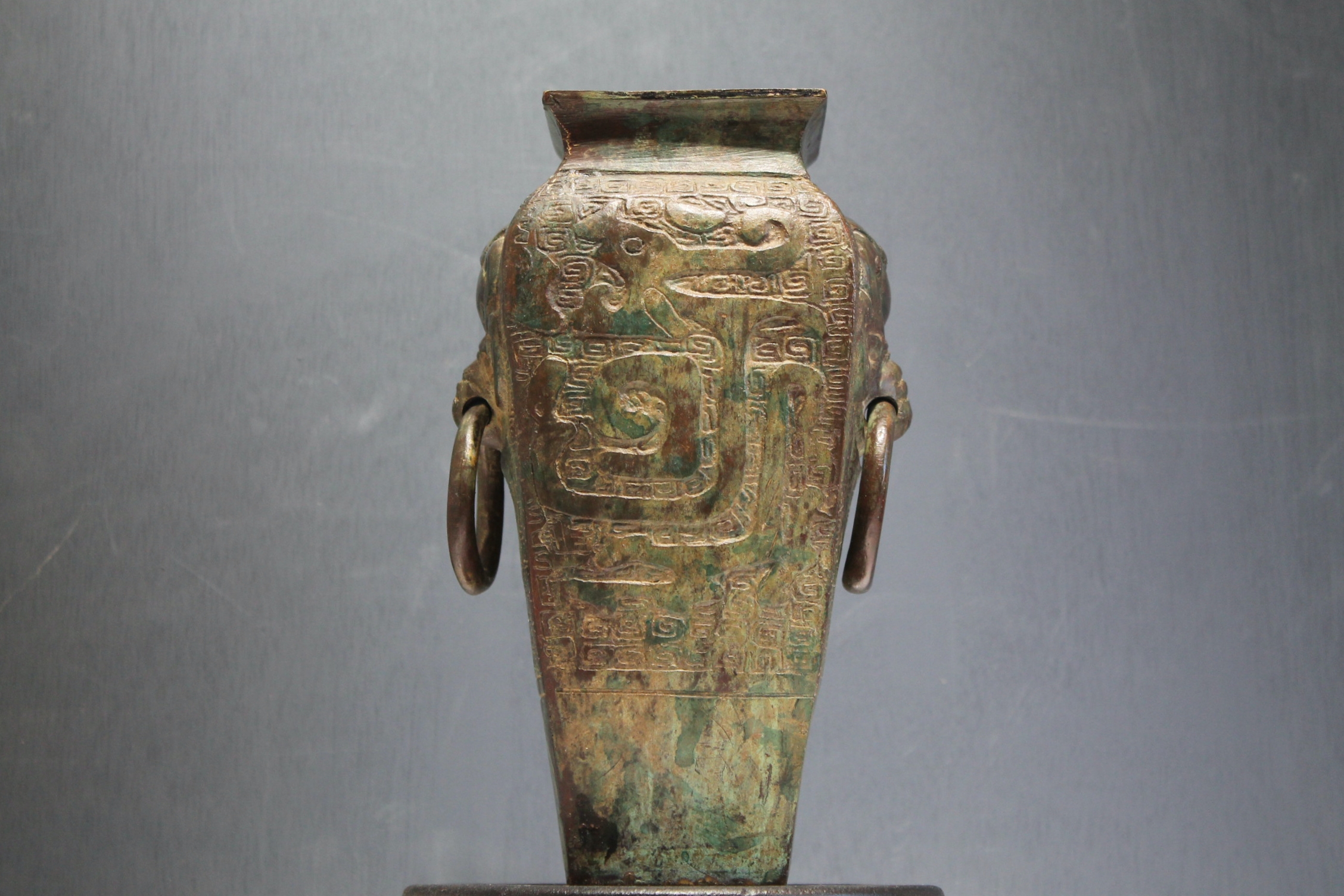 Chinese Bronze archaic style vessel