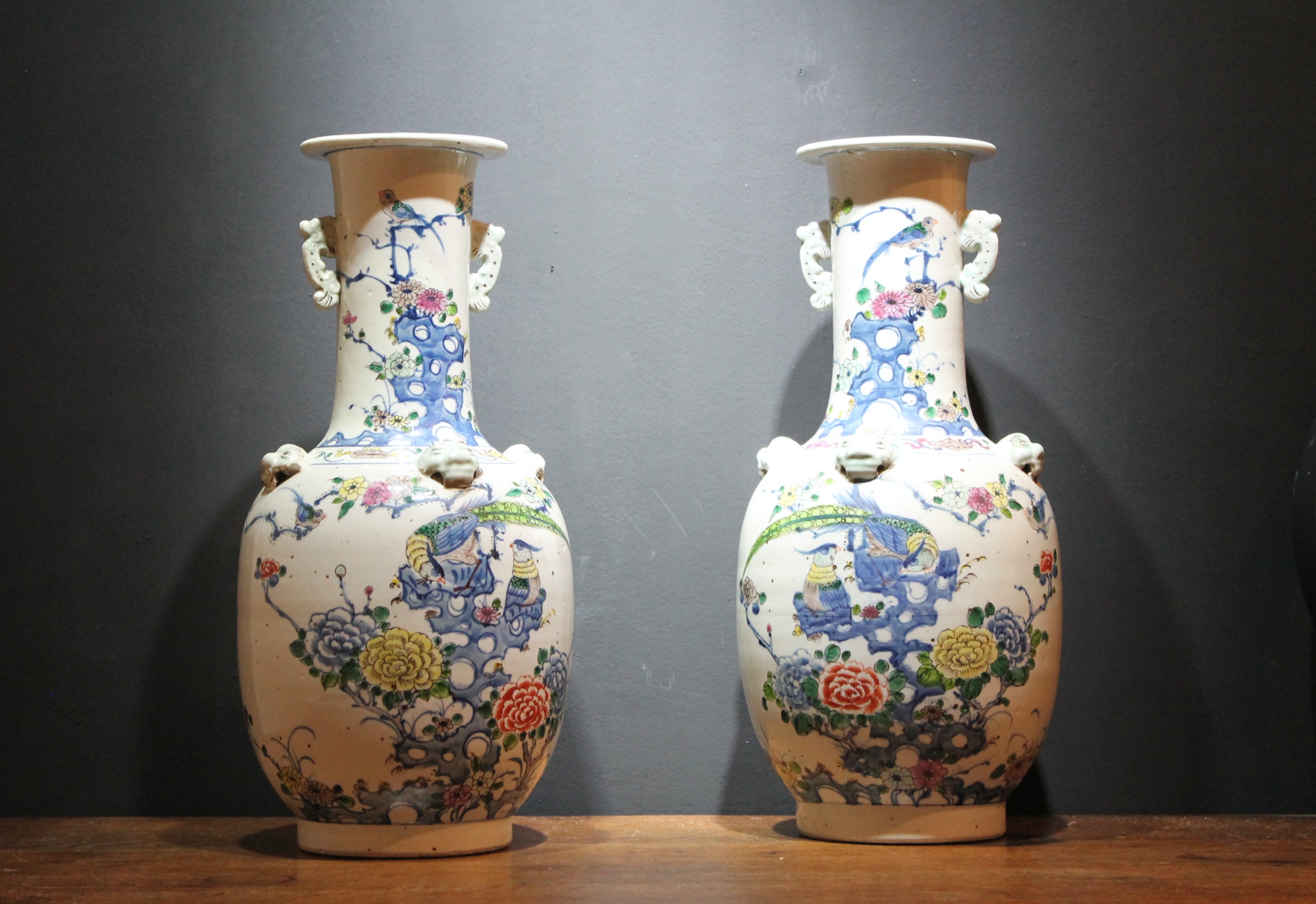 Chinese Qing dynasty vase of Rouleau form