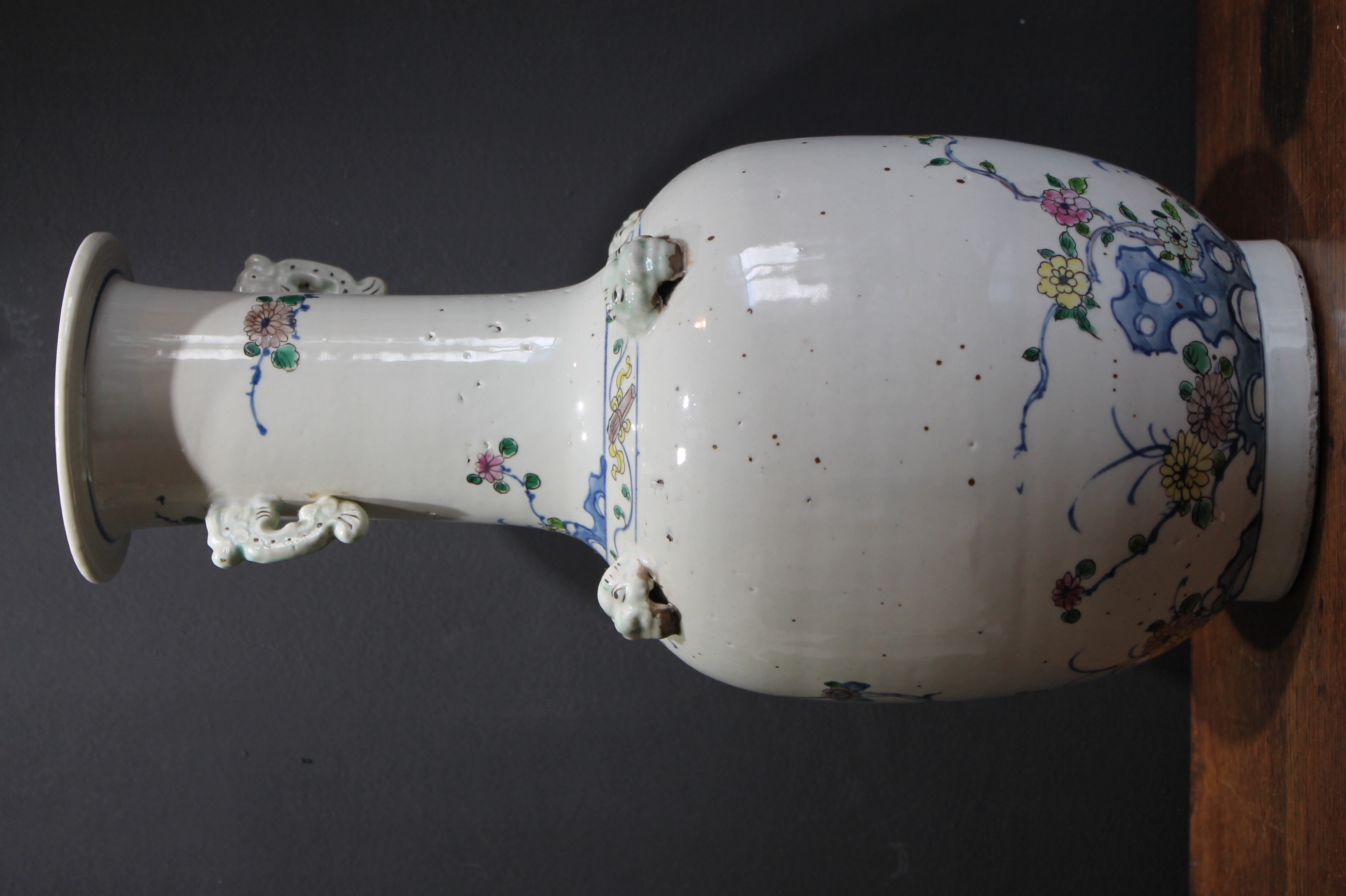 Chinese Qing dynasty vase of Rouleau form