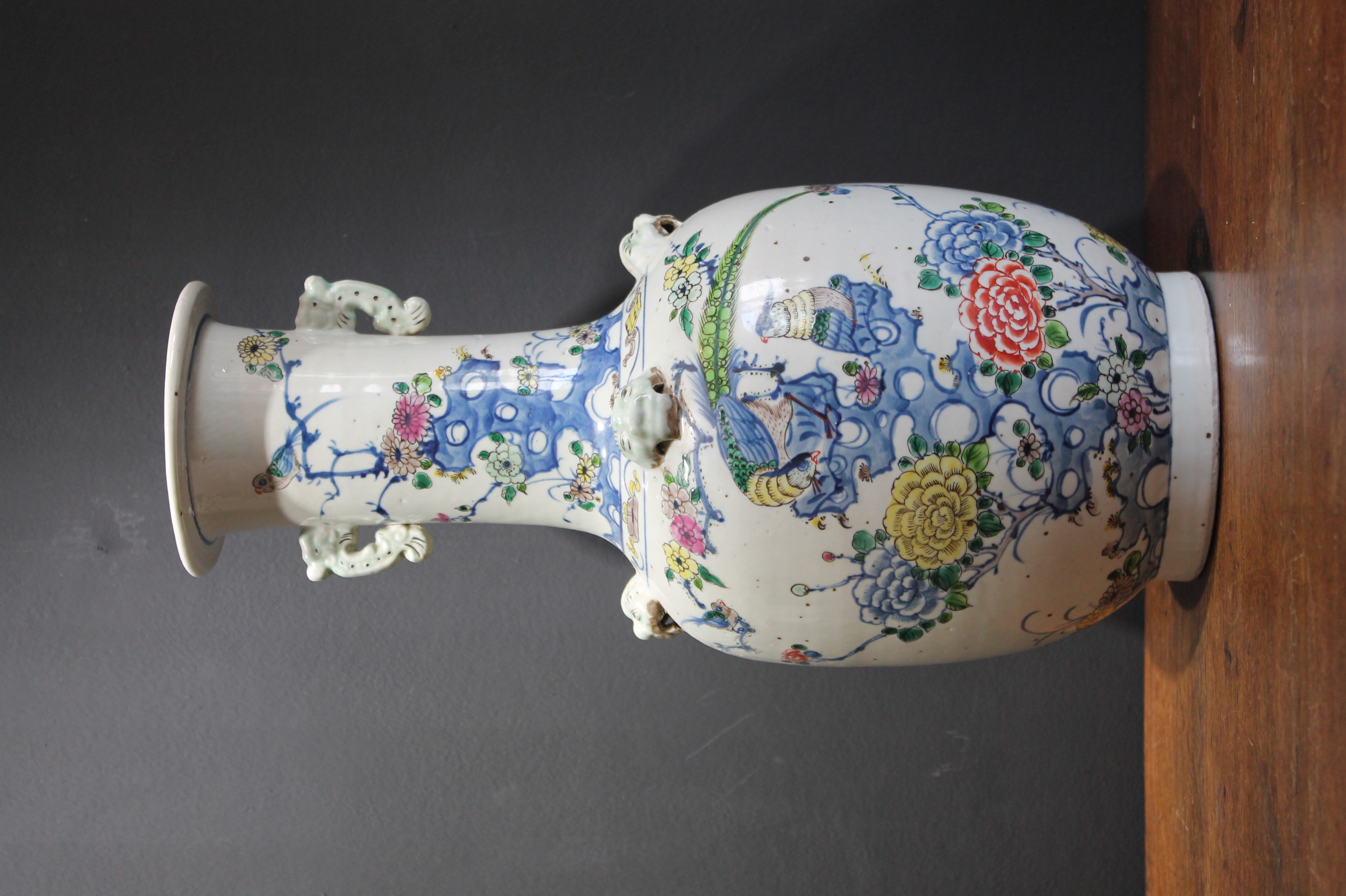 Chinese Qing dynasty vase of Rouleau form