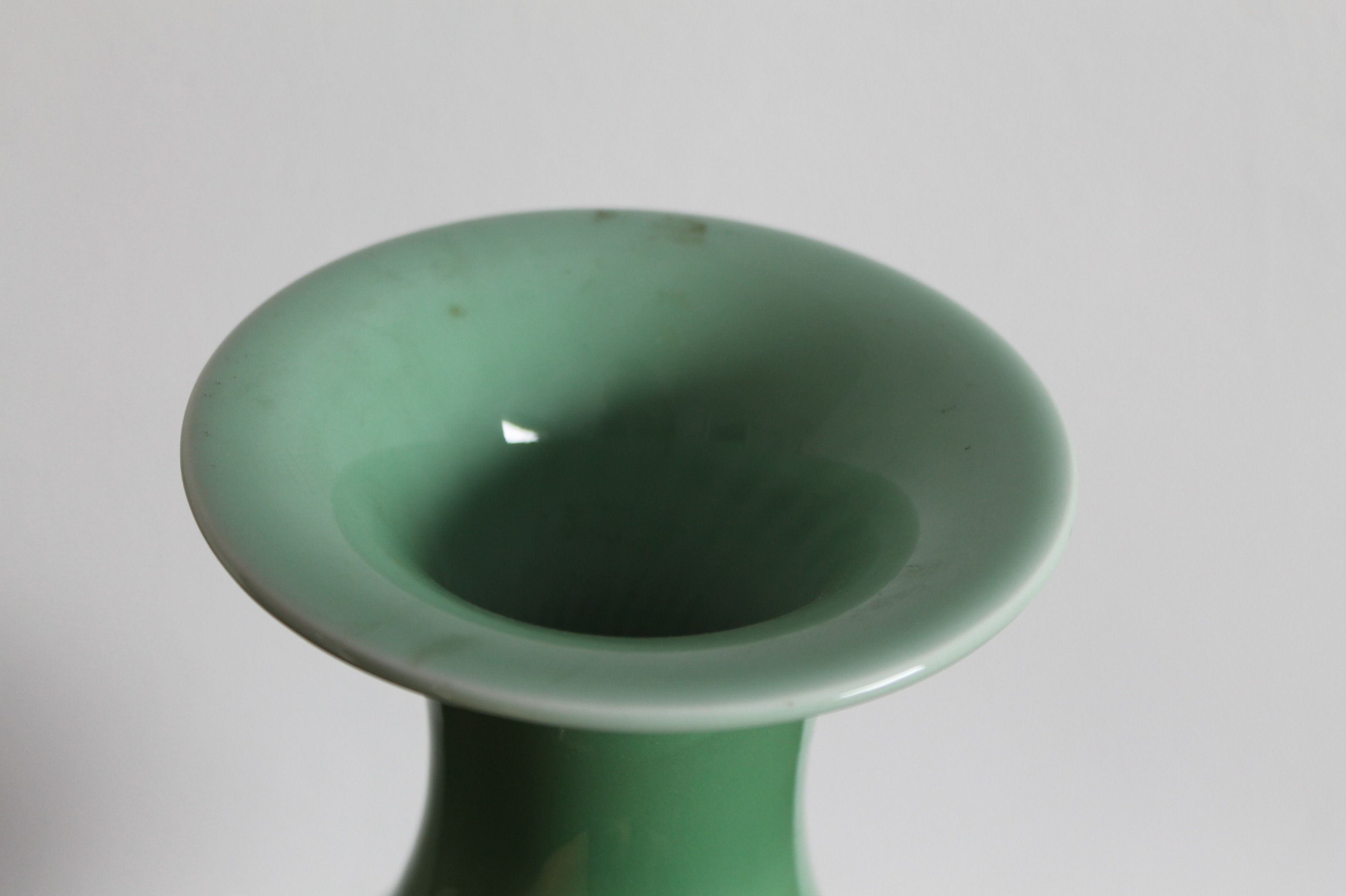Chinese monochrome green glaze vase