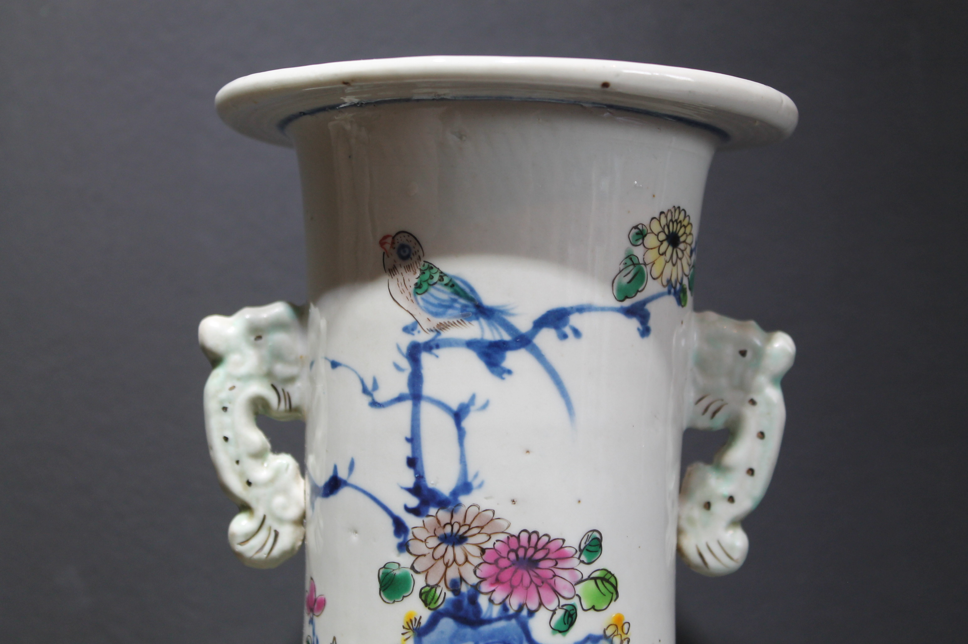 Chinese Qing dynasty vase of Rouleau form