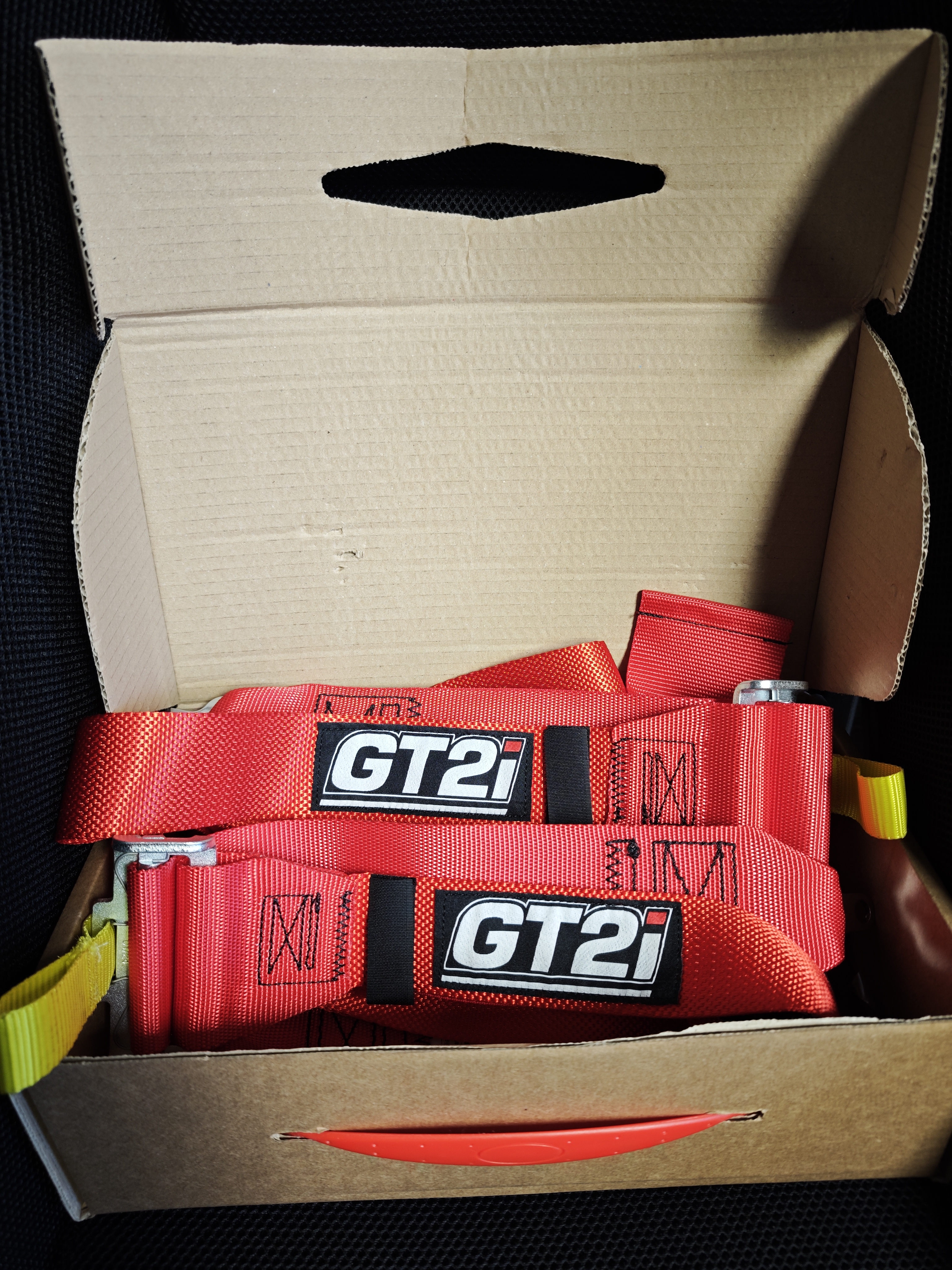 GT2i Race 6-point sedan harness 