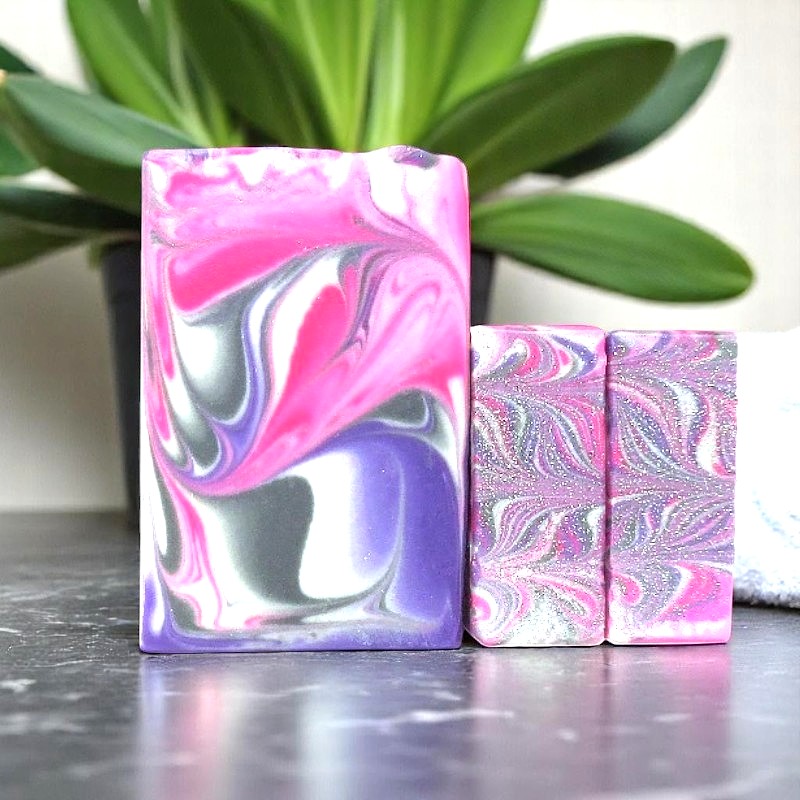 Mystique - pink grapefruit scent