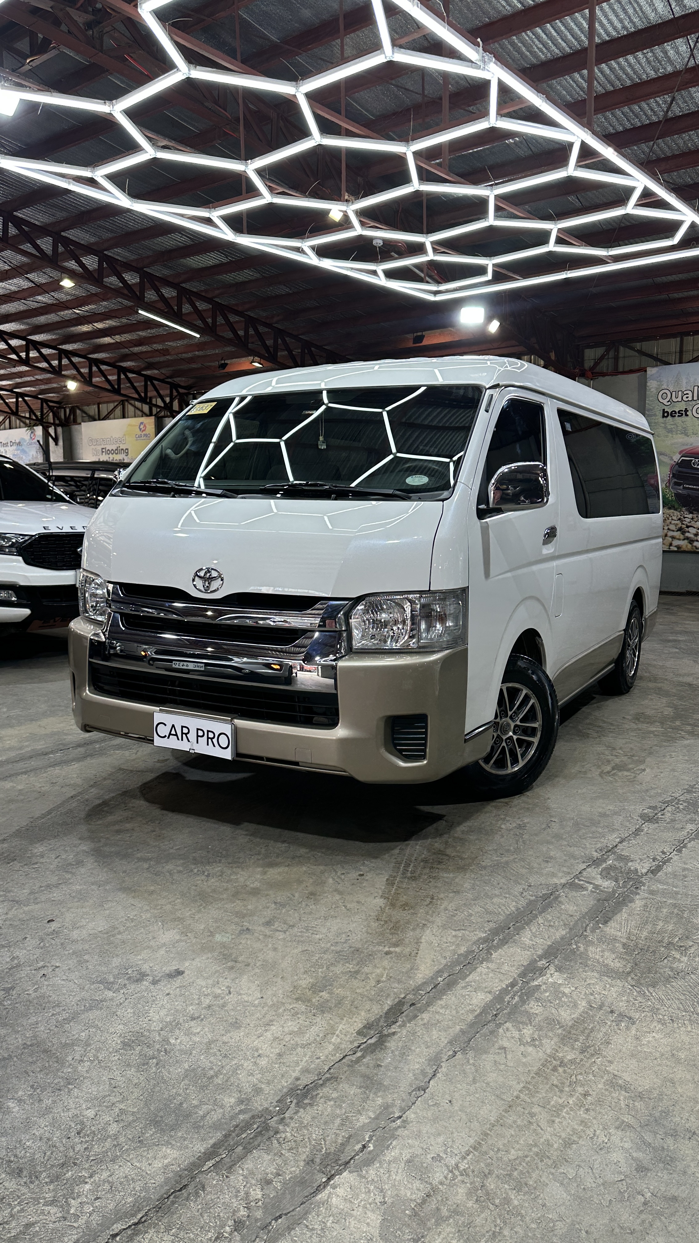 2017 Toyota Hiace Grandia GL 3.0 MT