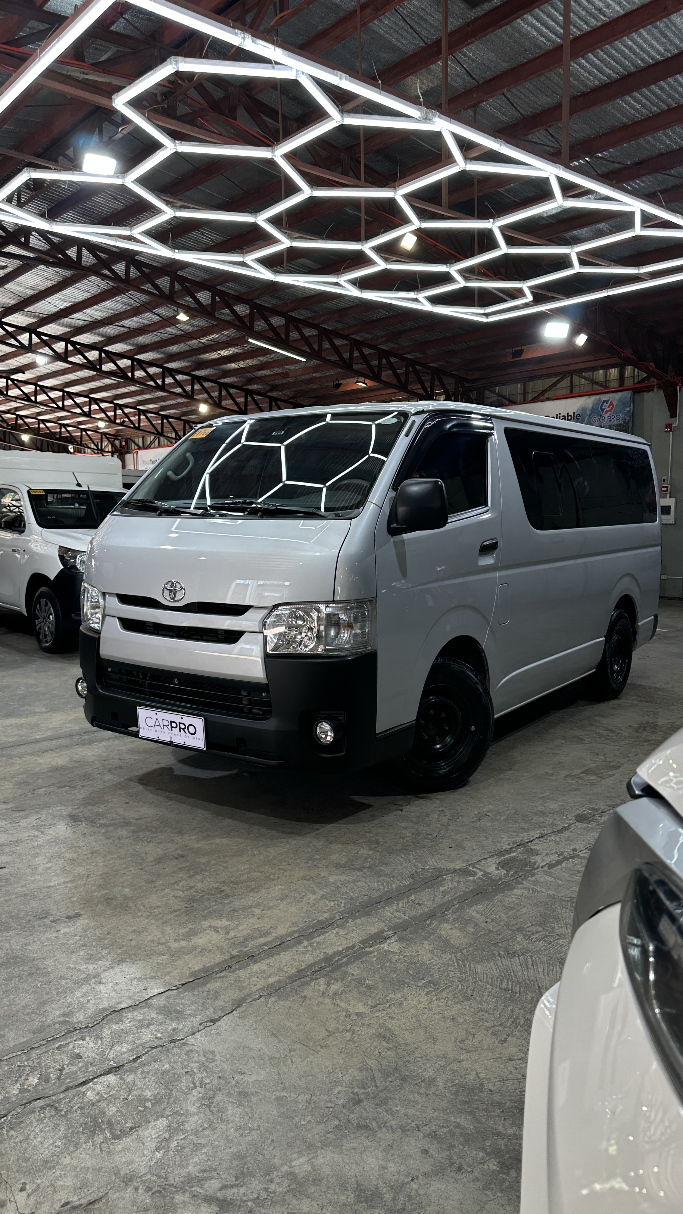 2024 Toyota Hiace Commuter 3.0 MT