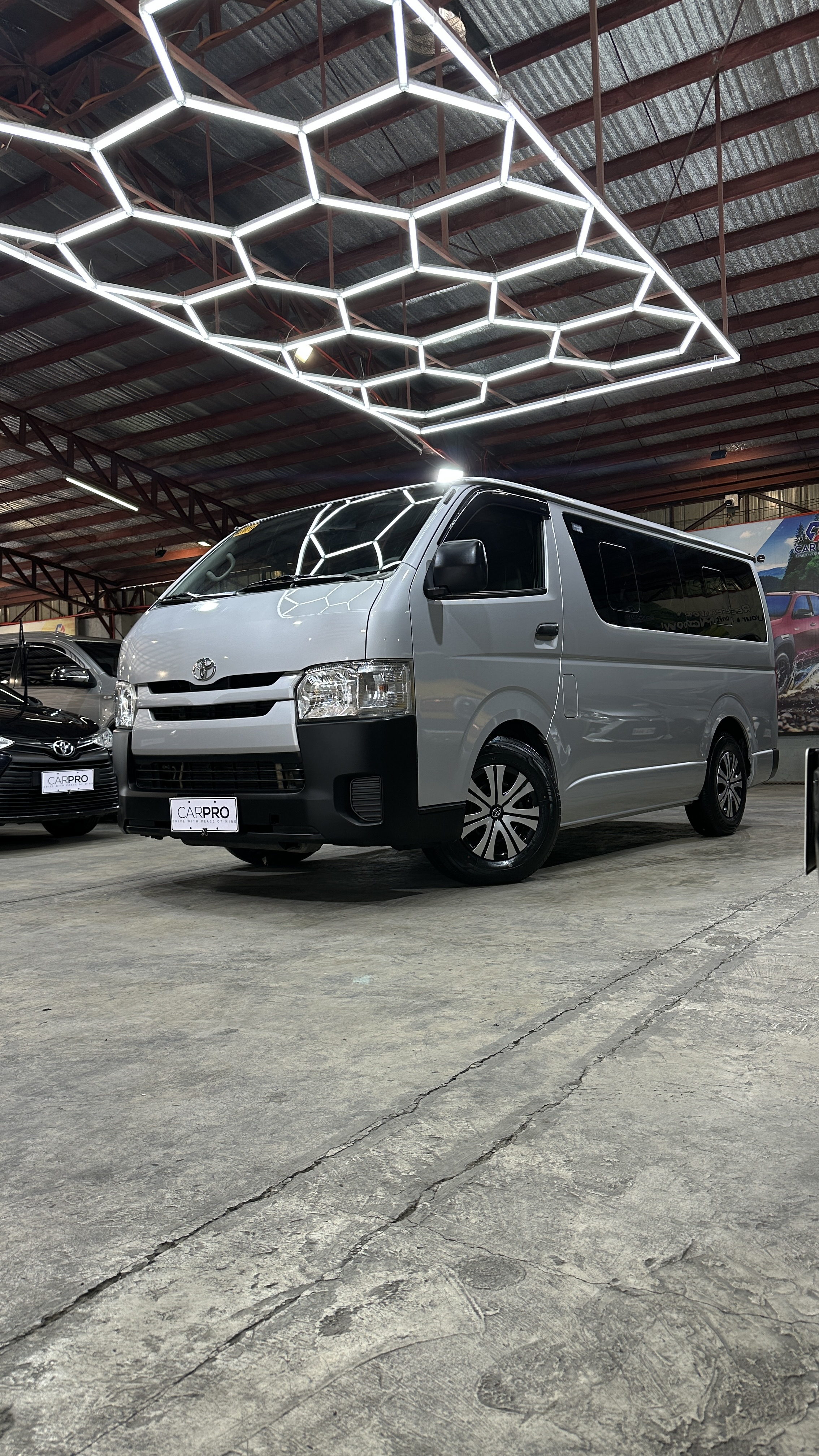 2021 Toyota Hiace Commuter 3.0 MT