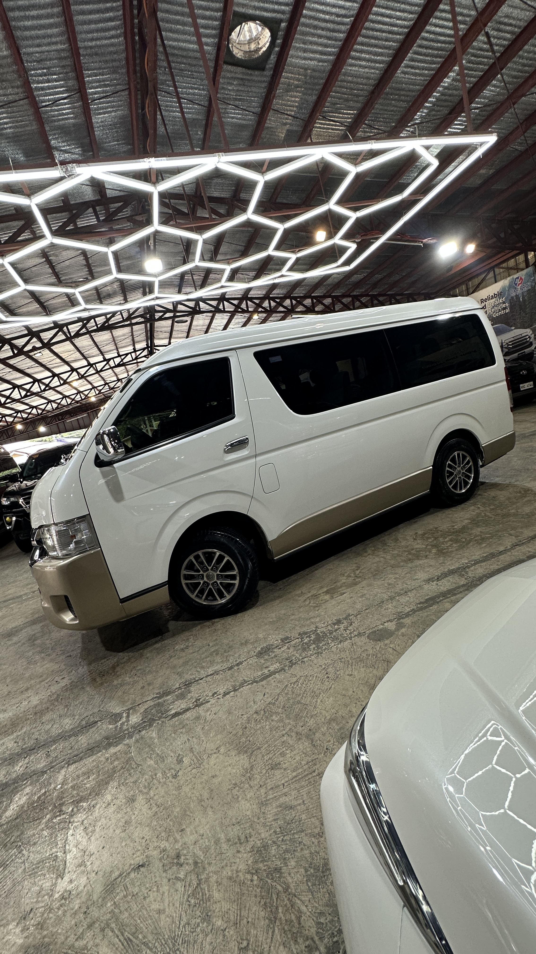 2017 Toyota Hiace Grandia GL 3.0 MT