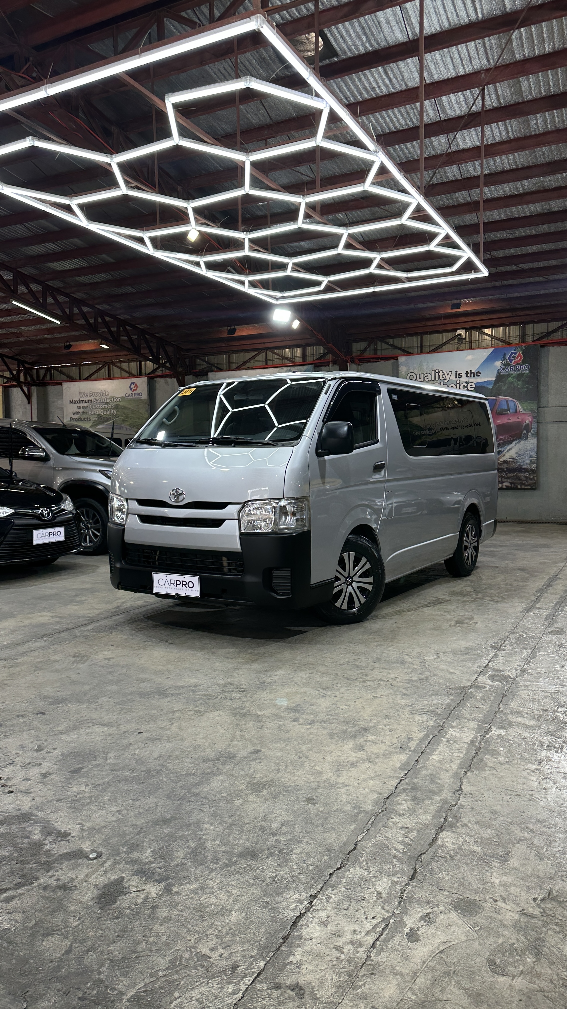 2021 Toyota Hiace Commuter 3.0 MT