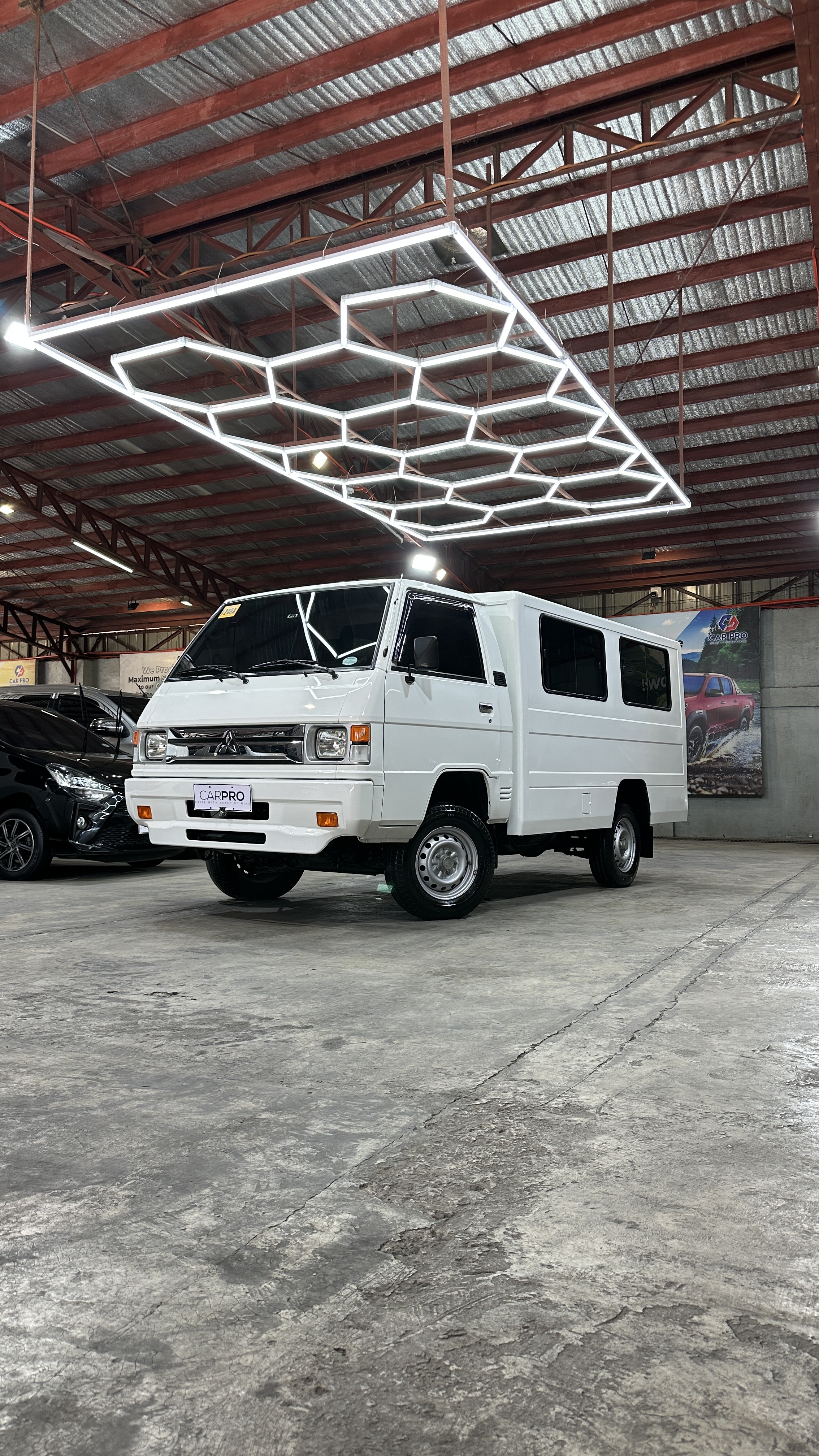 2025 Mitsubishi L300 FB Dual Aircon MT