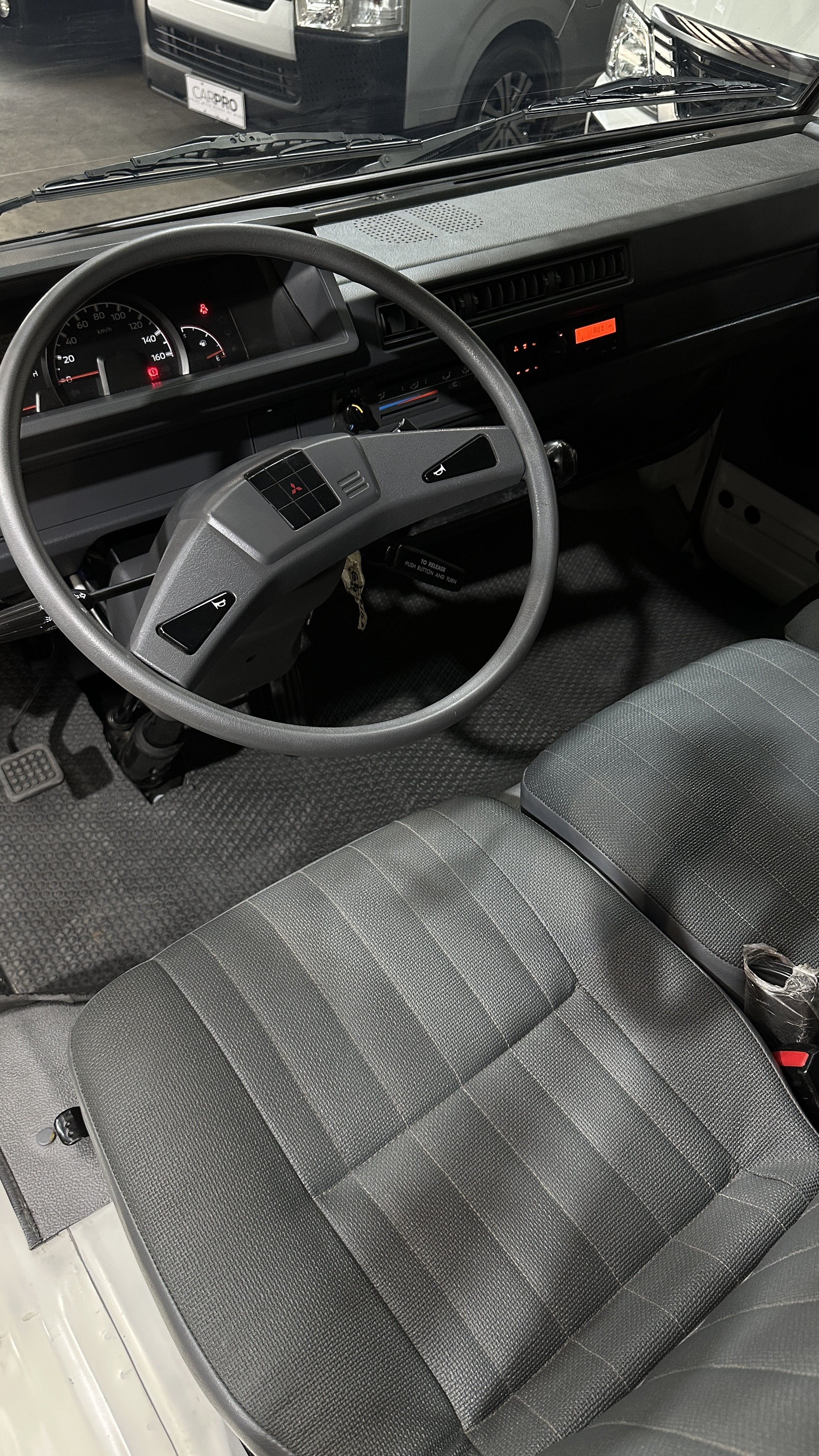 2025 Mitsubishi L300 FB Dual Aircon MT