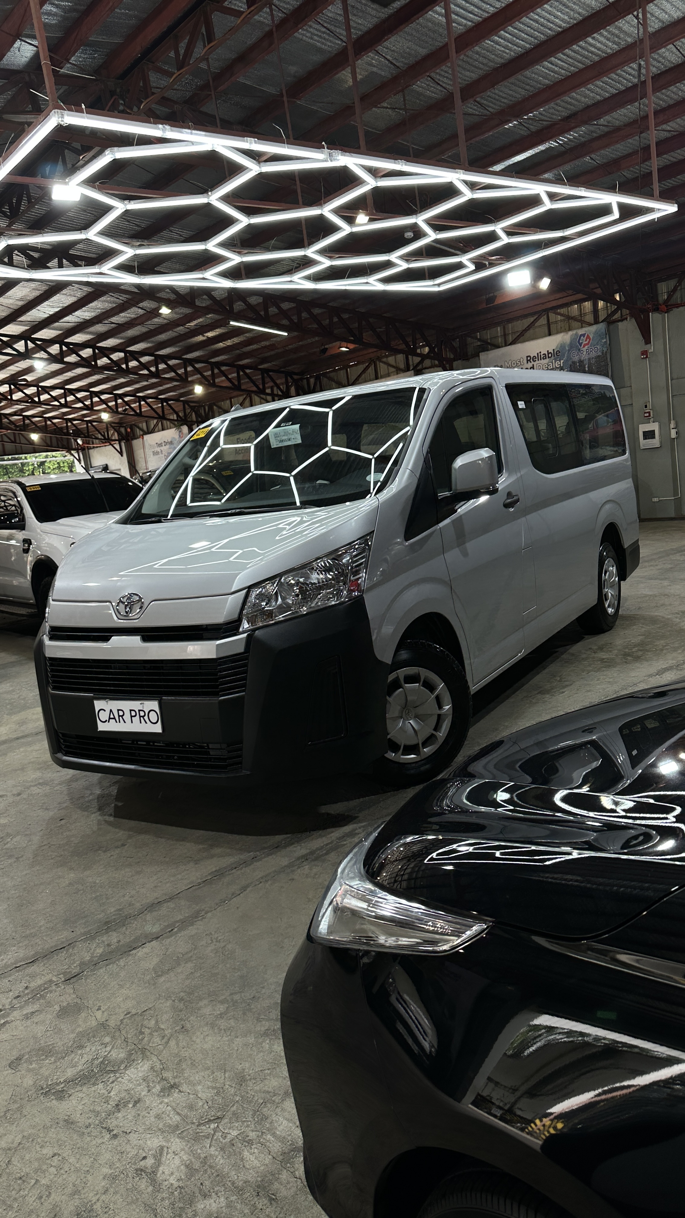 2025 Toyota Hiace Commuter Deluxe 2.8 MT