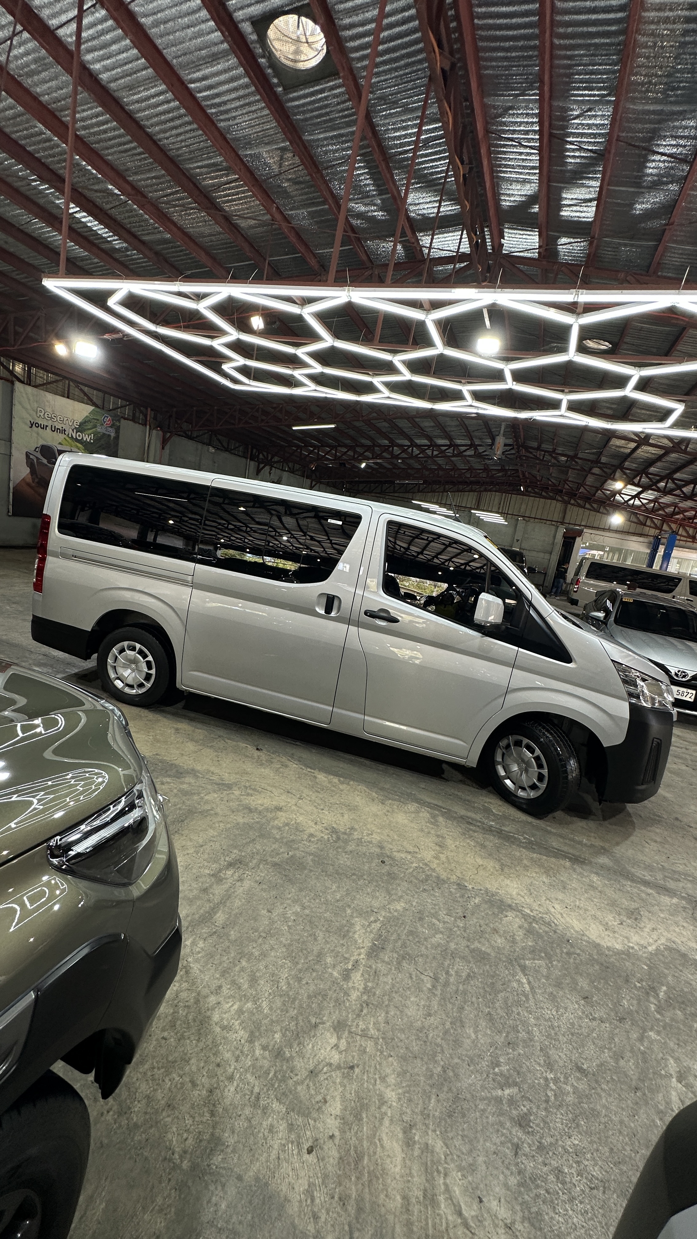 2024 Toyota Hiace Commuter Deluxe 2.8 MT