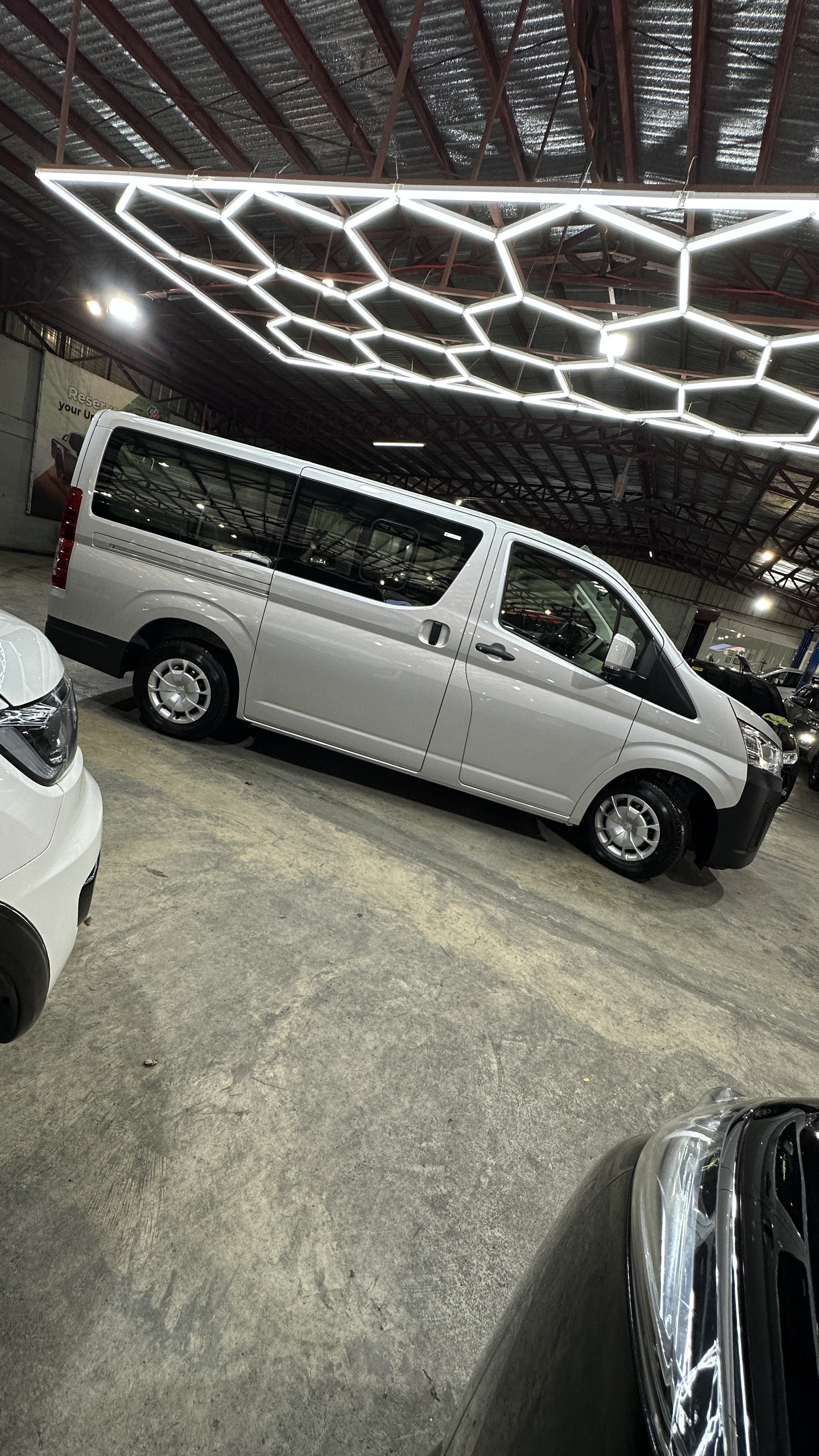 2025 Toyota Hiace Commuter Deluxe 2.8 MT