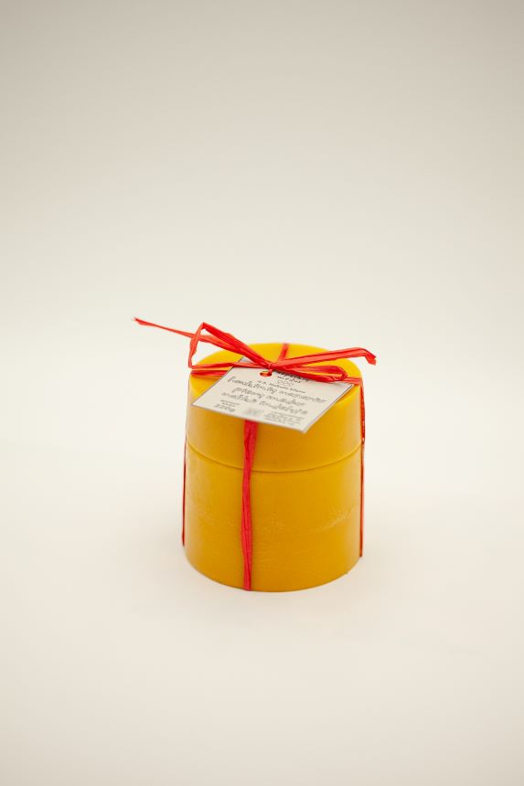 Laukinių vasaros pievų medus su lipčiumi vaško indelyje