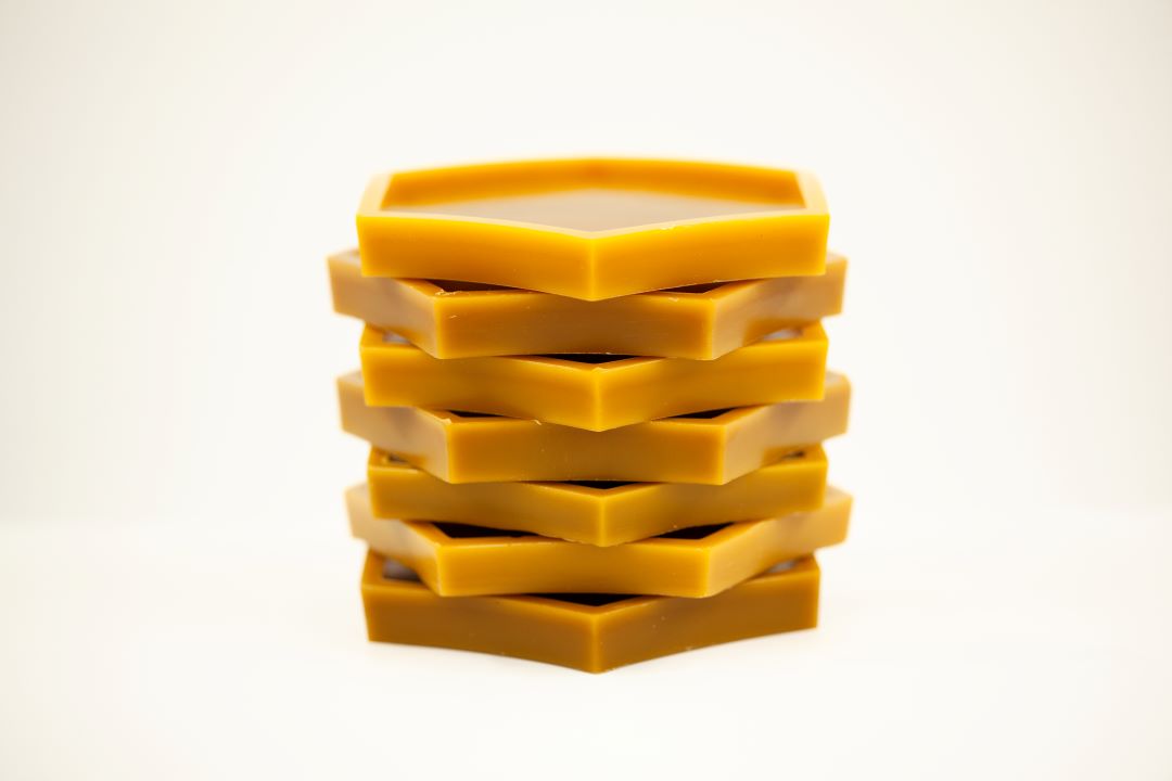 Bičių vaško padėkliukas „Šešiakampis“