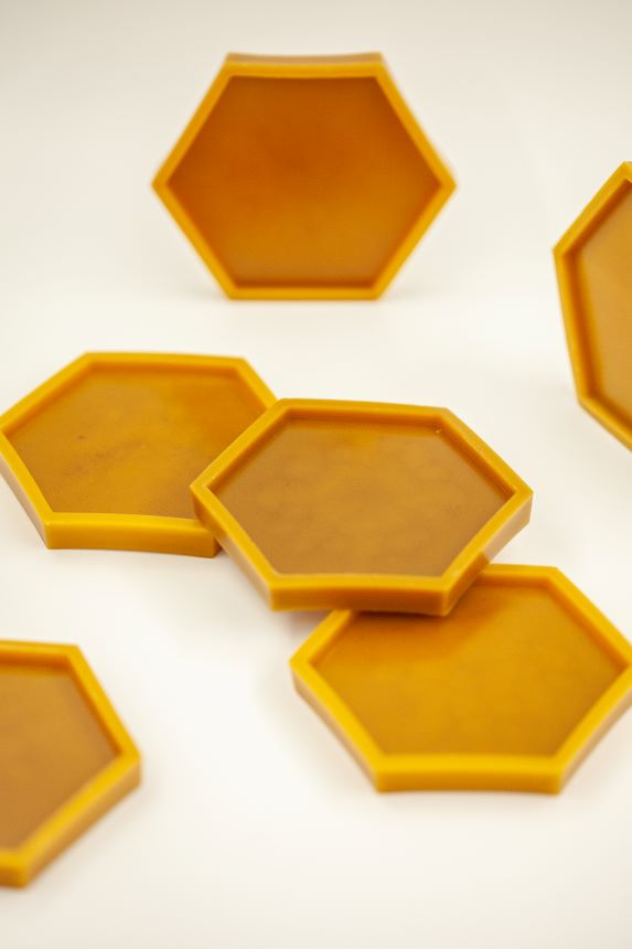 Bičių vaško padėkliukas „Šešiakampis“