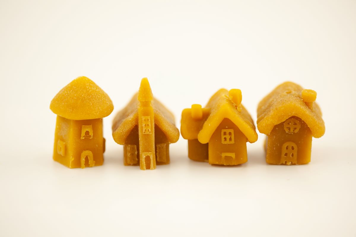 Bičių vaško žaisliukų rinkinys „Kalėdinis miestelis“ 