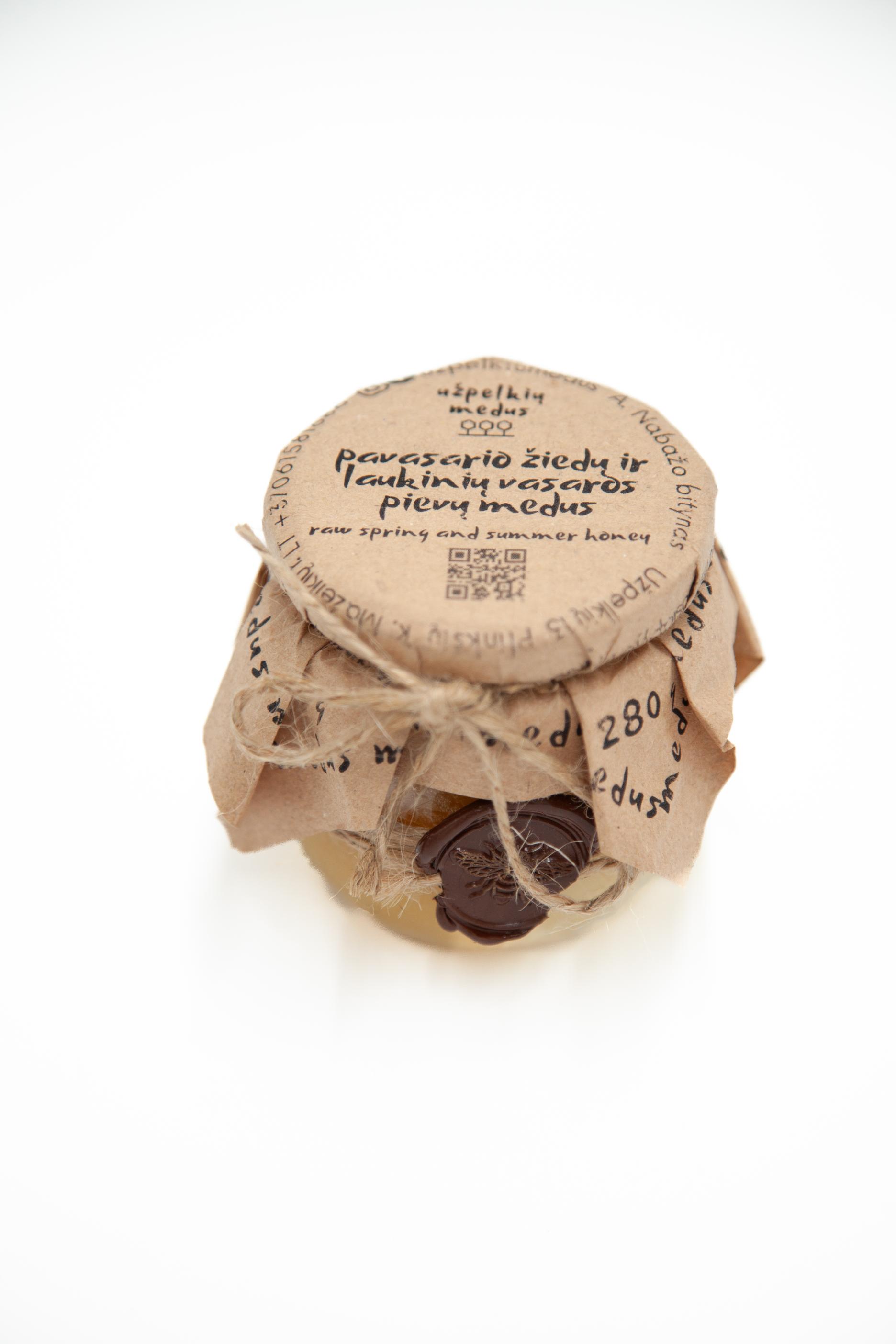 Pavasario žiedų ir laukinių vasaros pievų medus