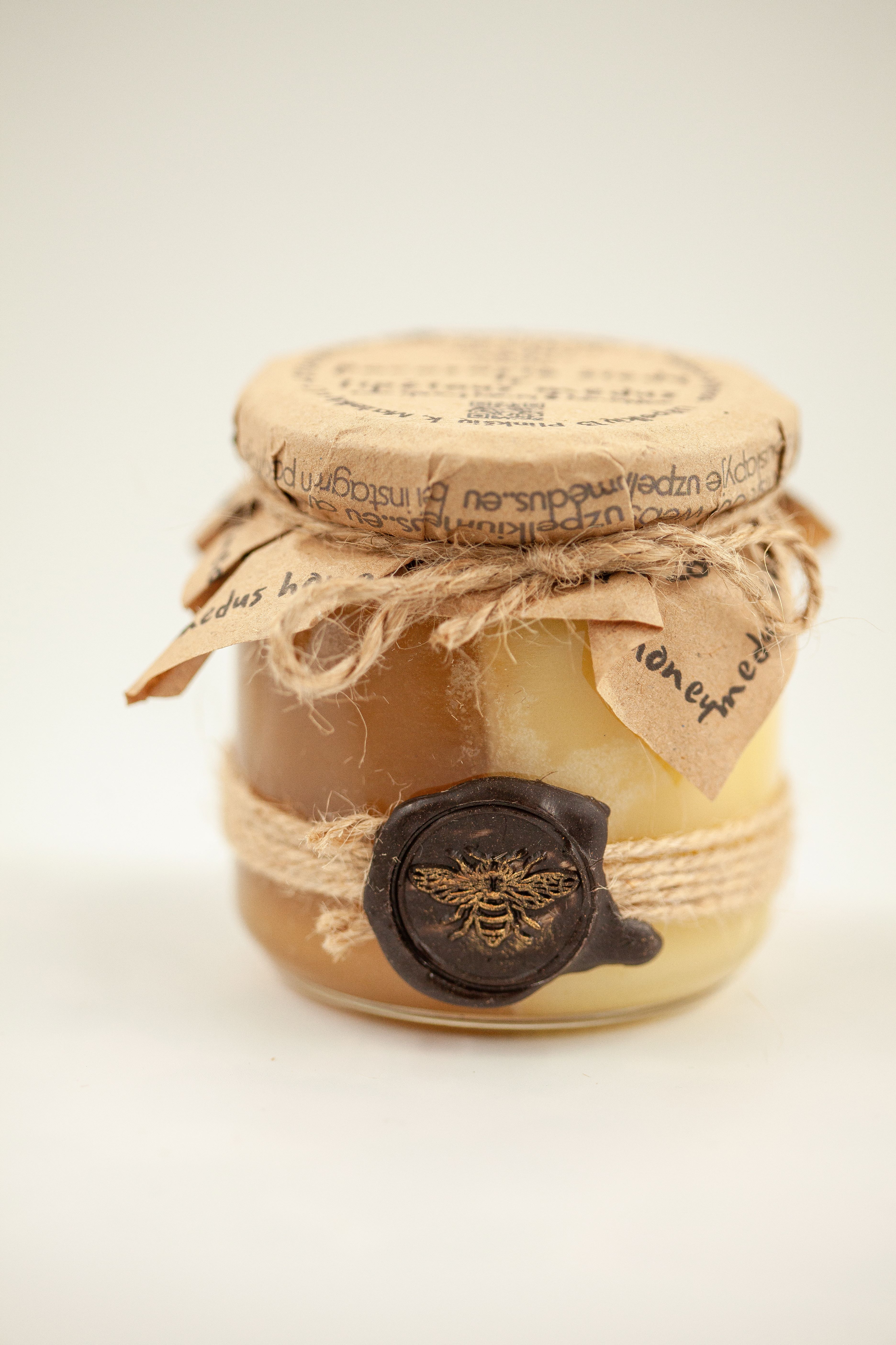 Pavasario žiedų ir laukinių vasaros pievų medus