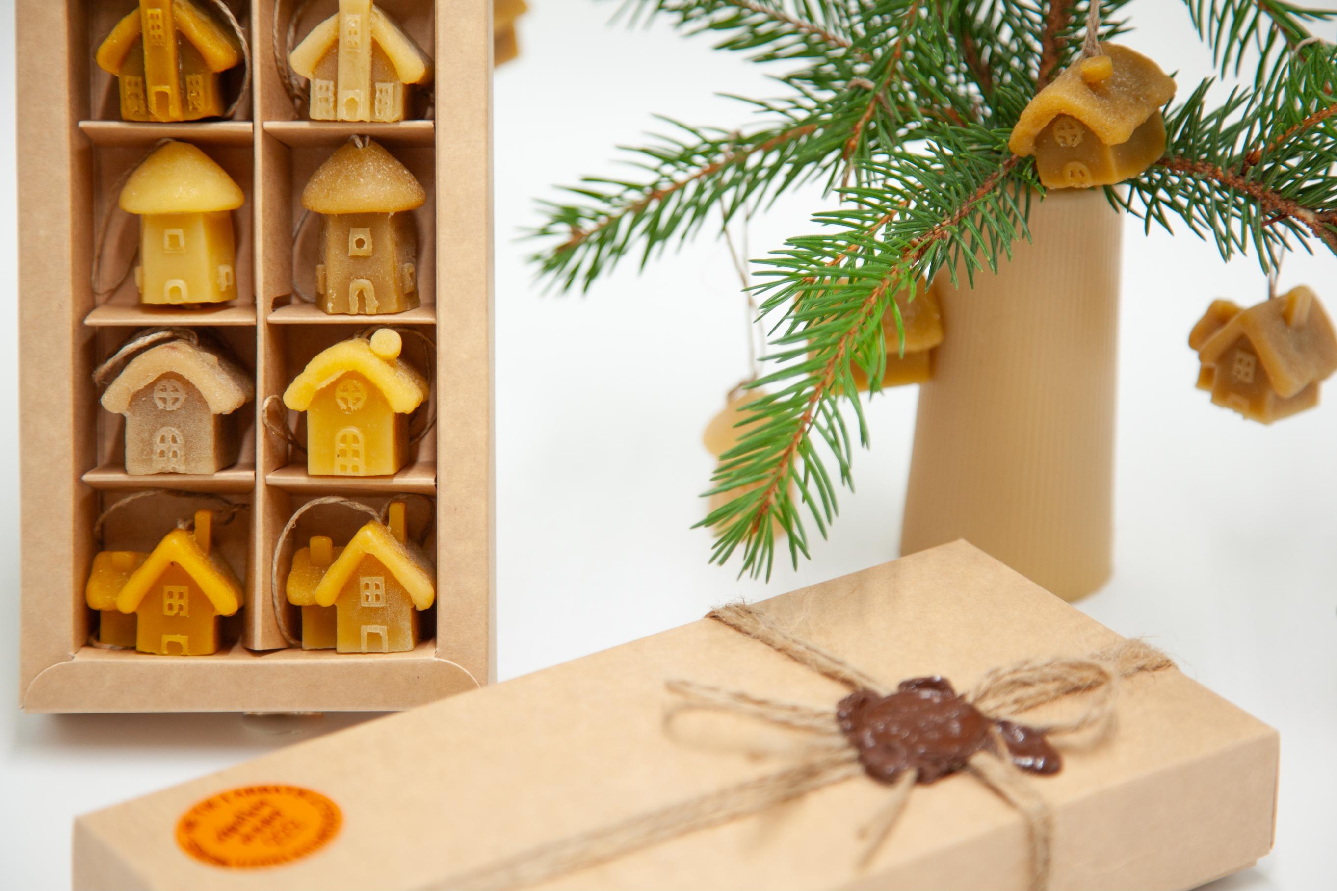 Bičių vaško žaisliukų rinkinys „Kalėdinis miestelis“ 