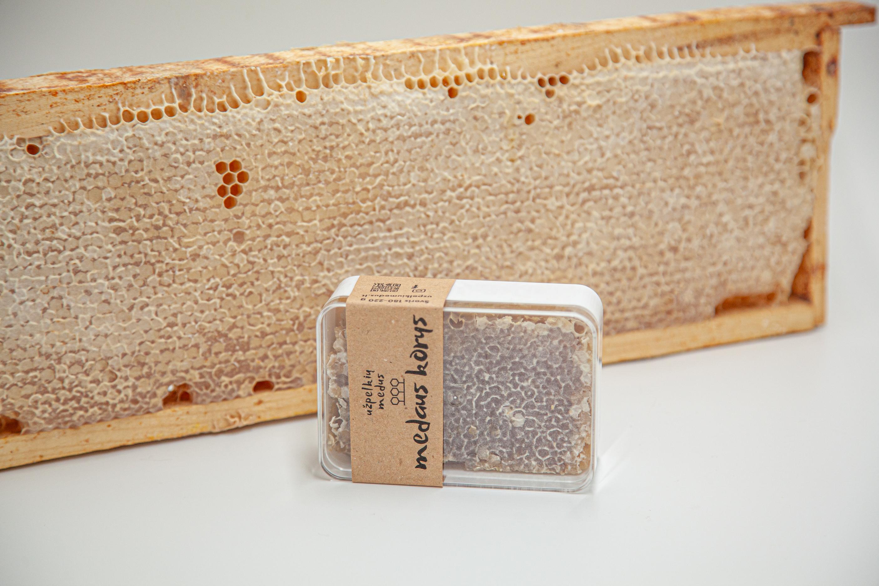 Medaus korys. Pjaustytas