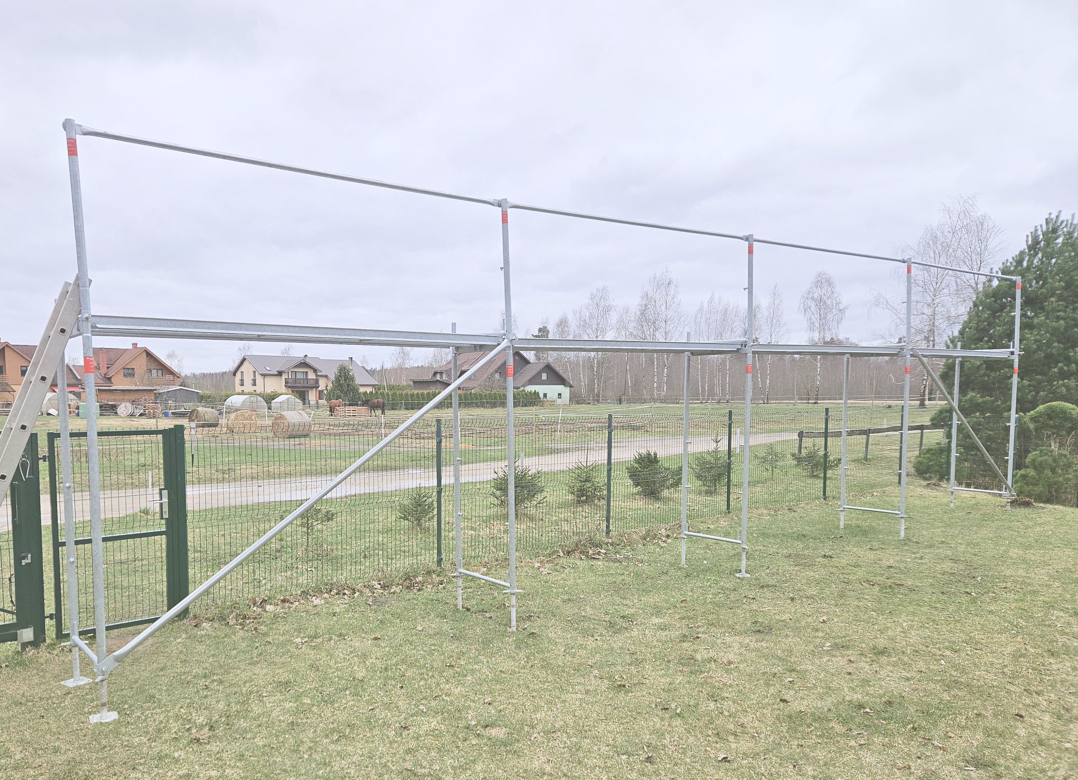 Tērauda sastatnes 12x2,8m