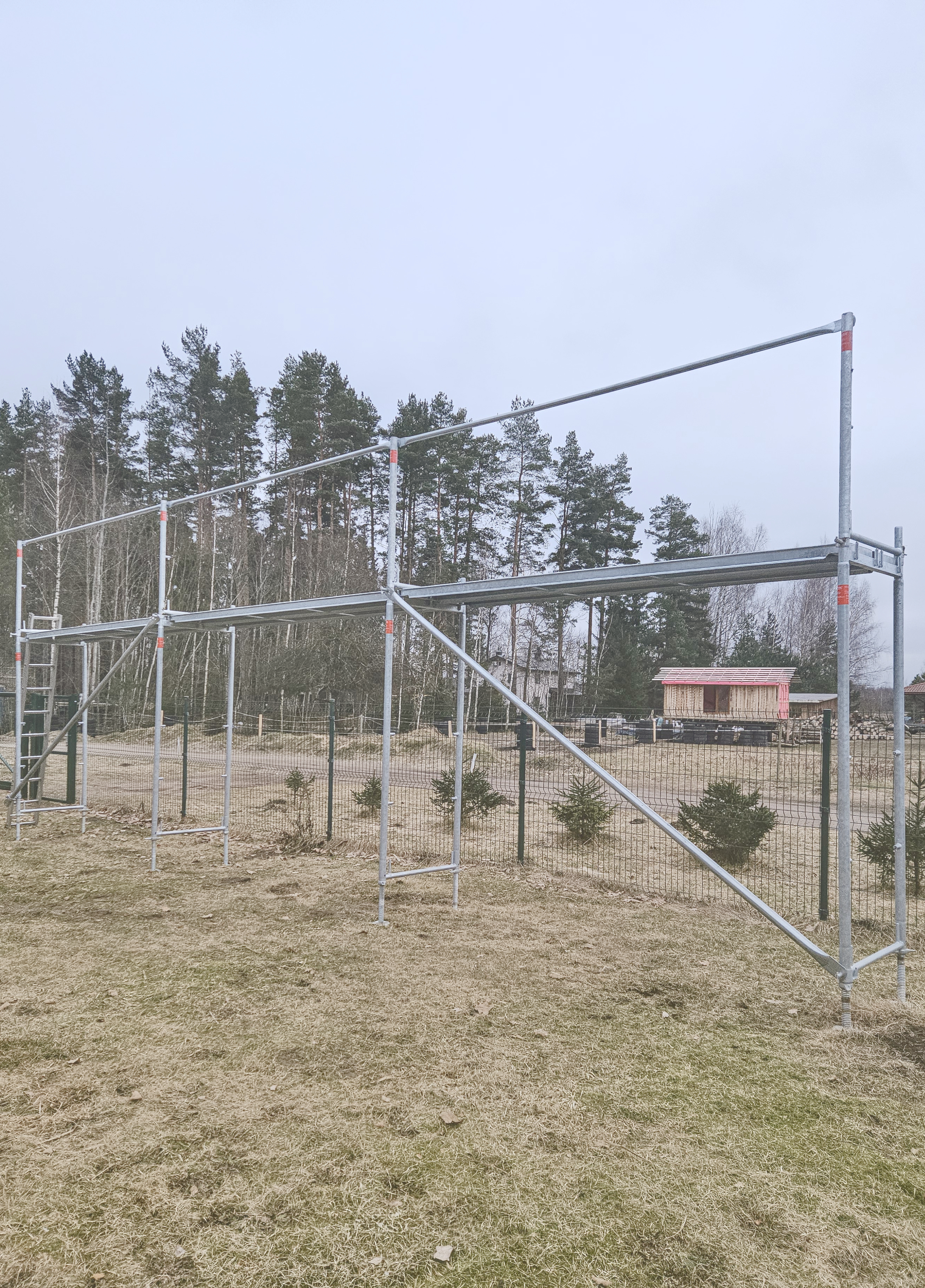 Tērauda sastatnes 9x2,8m