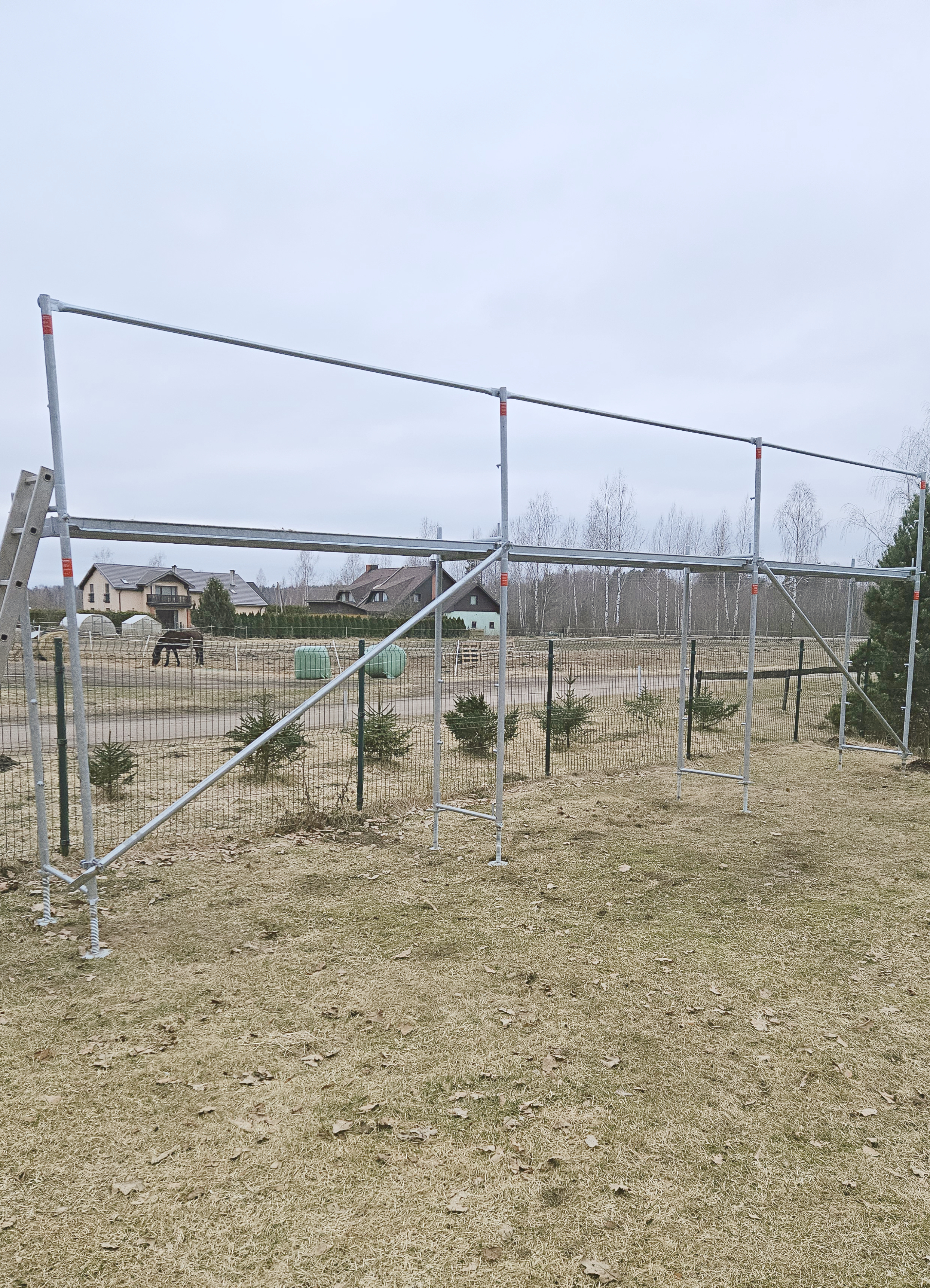 Tērauda sastatnes 9x2,8m