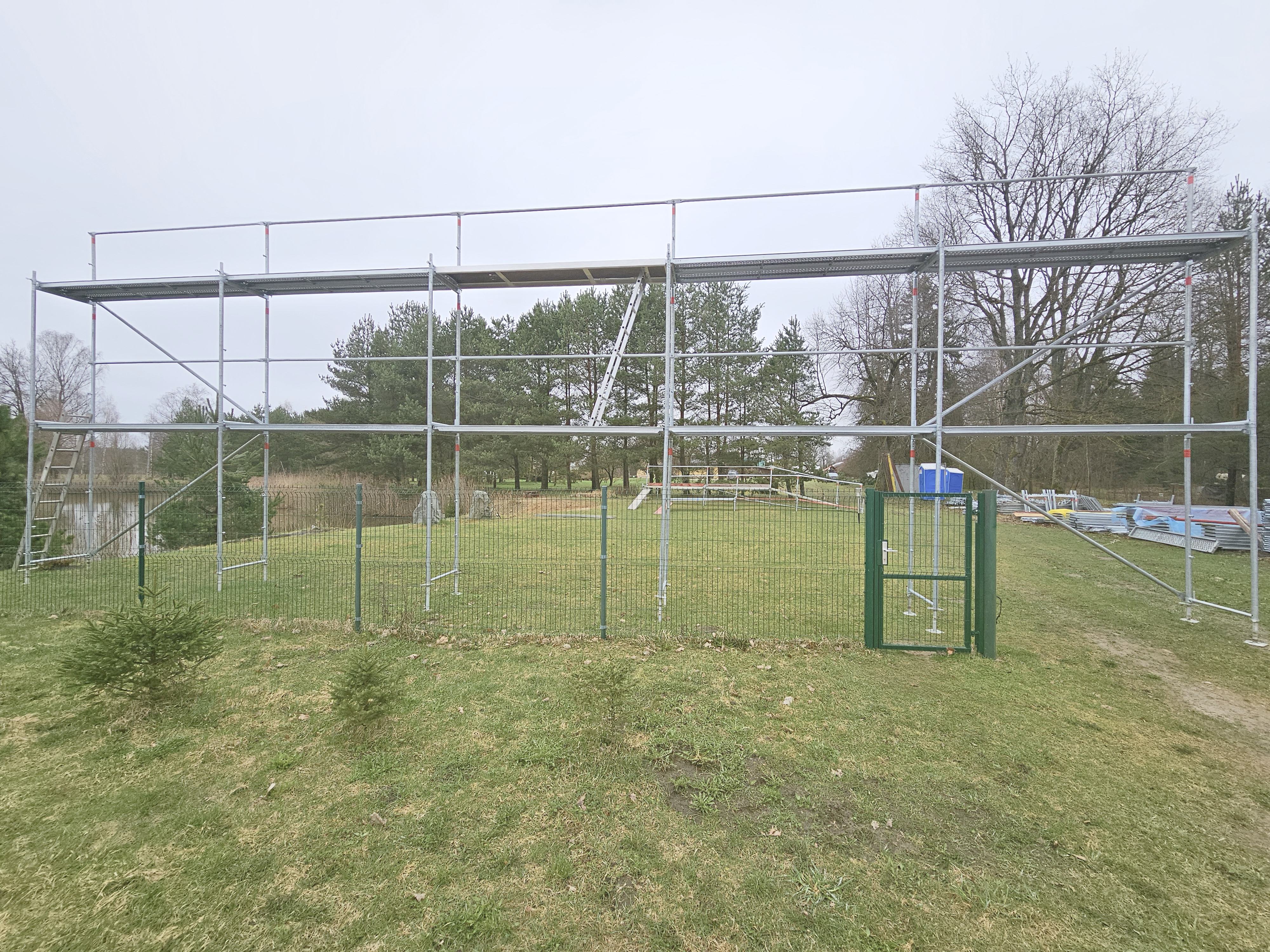 Tērauda sastatnes 15x4,8m