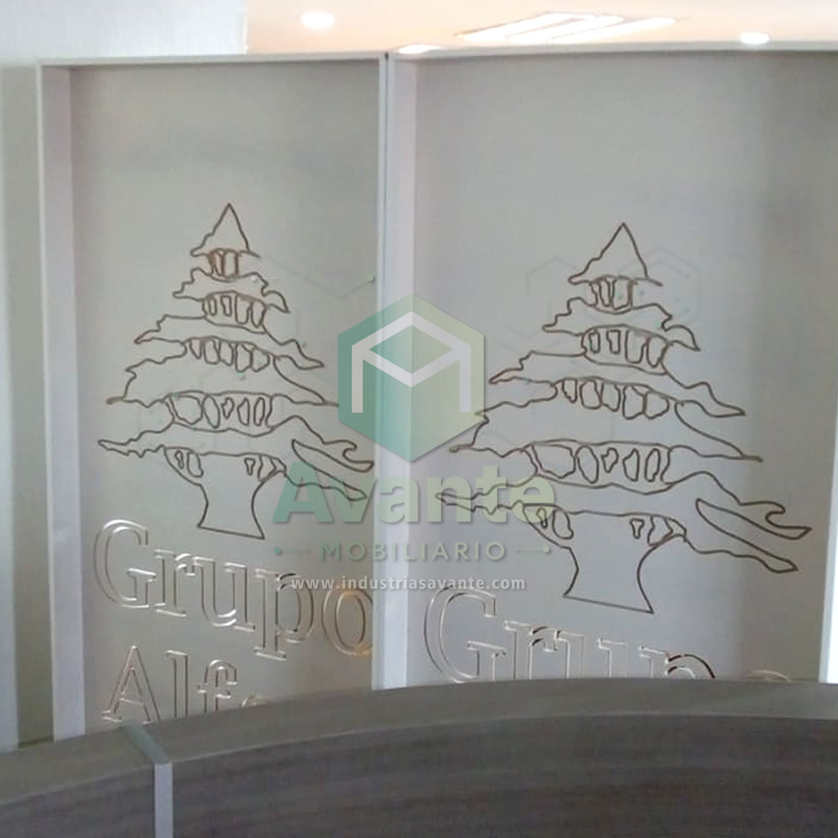 Celosía Decorativa Autosustentable con Logotipo de la Empresa