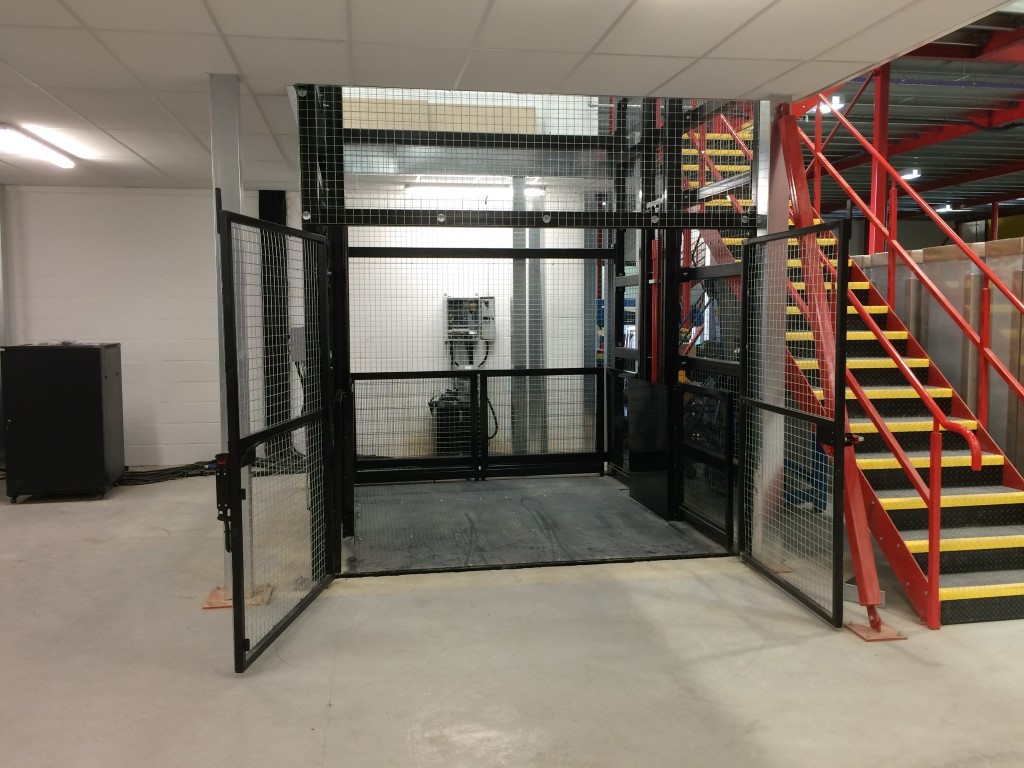 Hydraulic Goods Lift