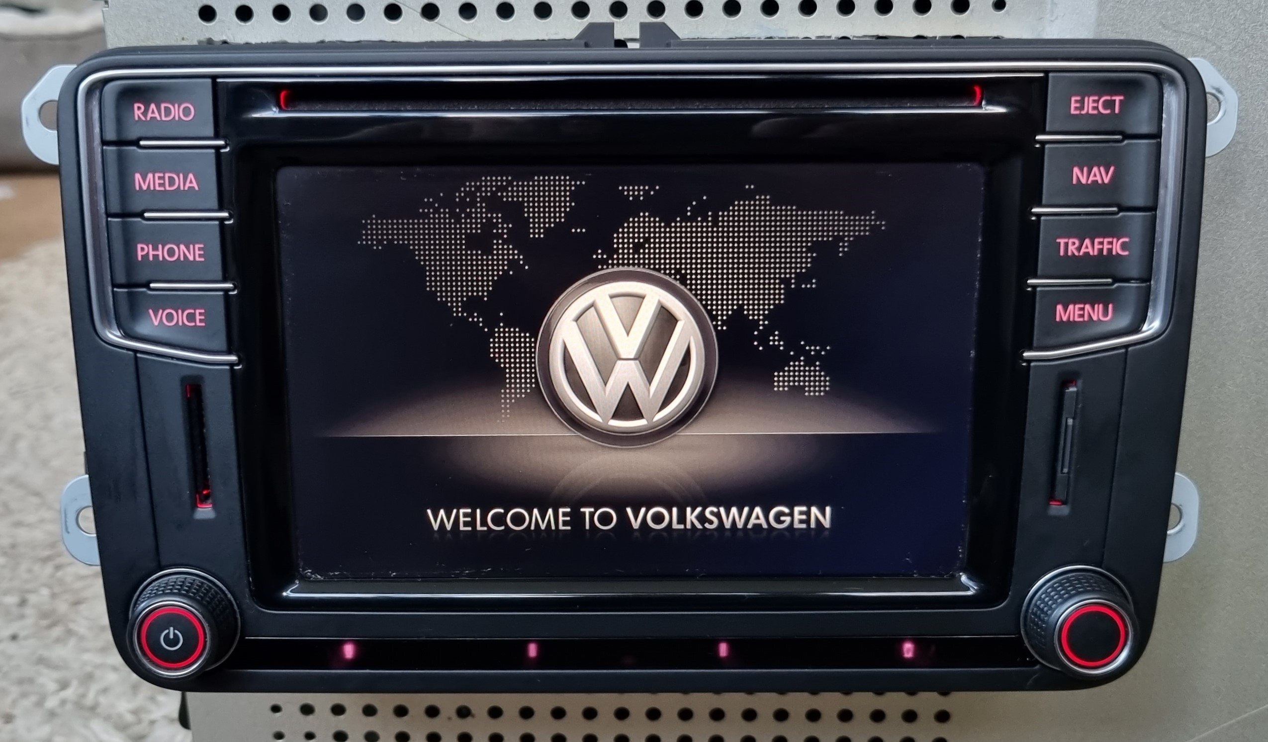 VW Discover Media Screen Repair CarPlay & Map Update Service