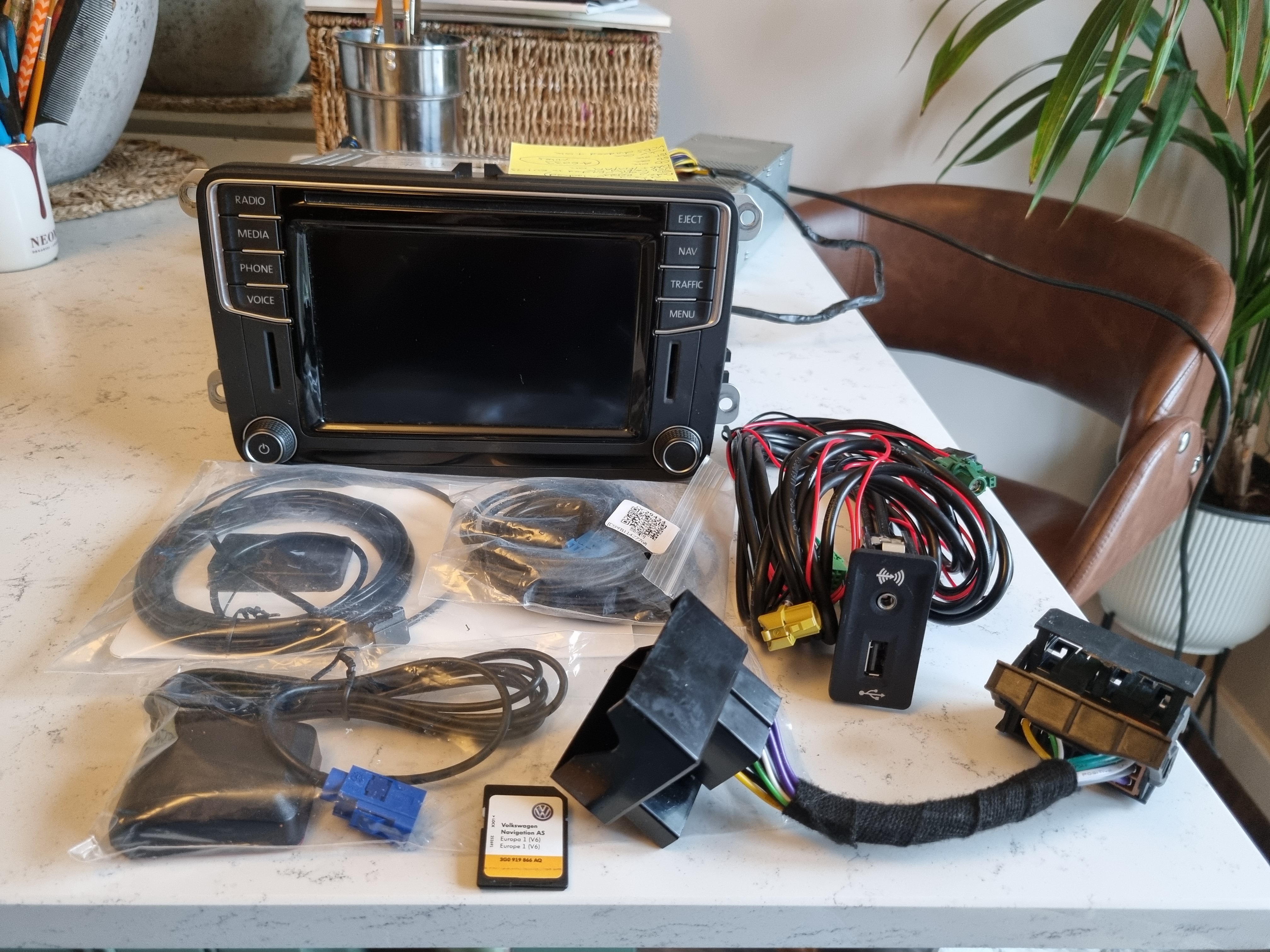 VW Discover Media DAB - Retrofit Kit