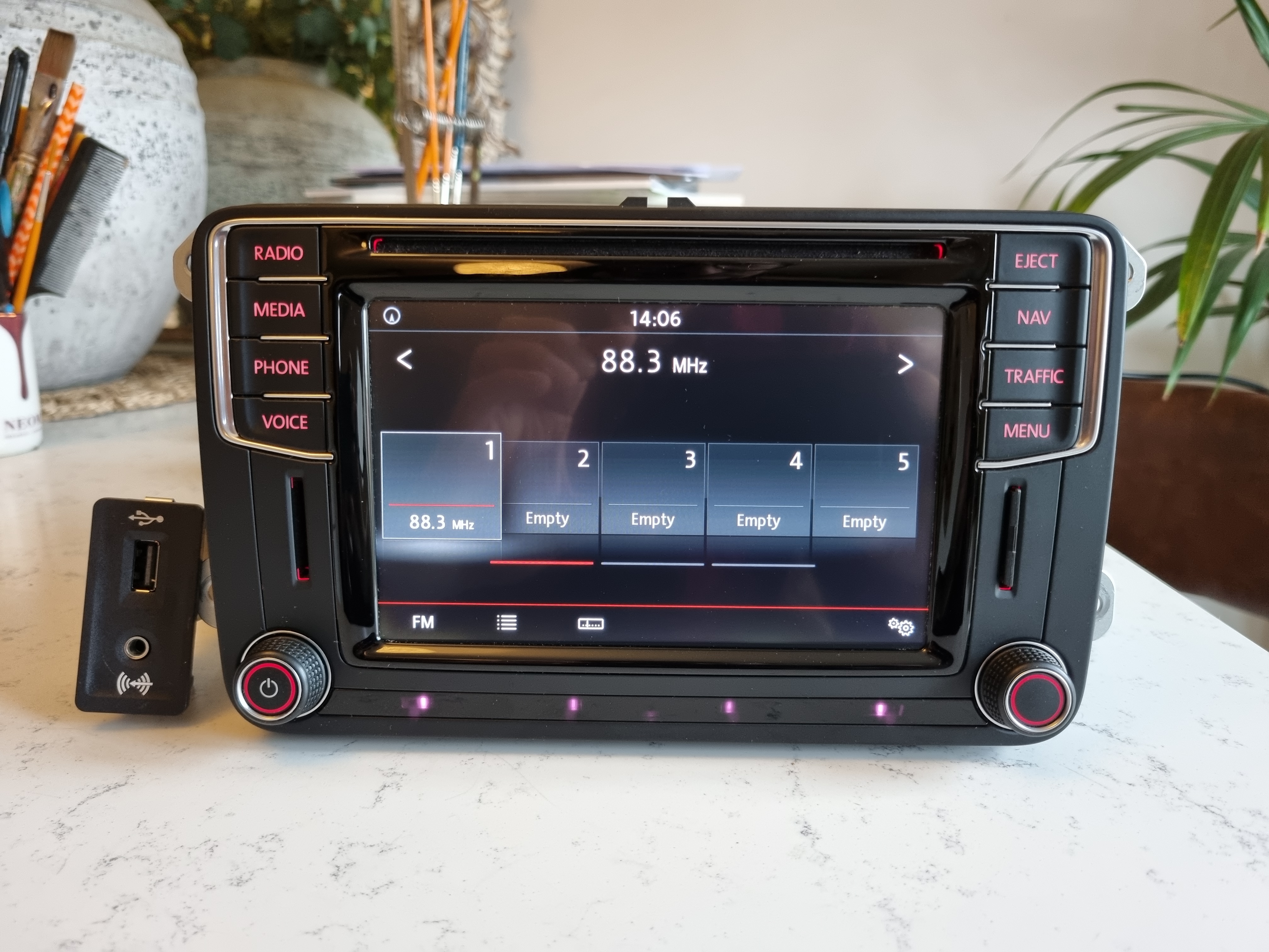 VW Discover Media DAB & Carplay USB Kit