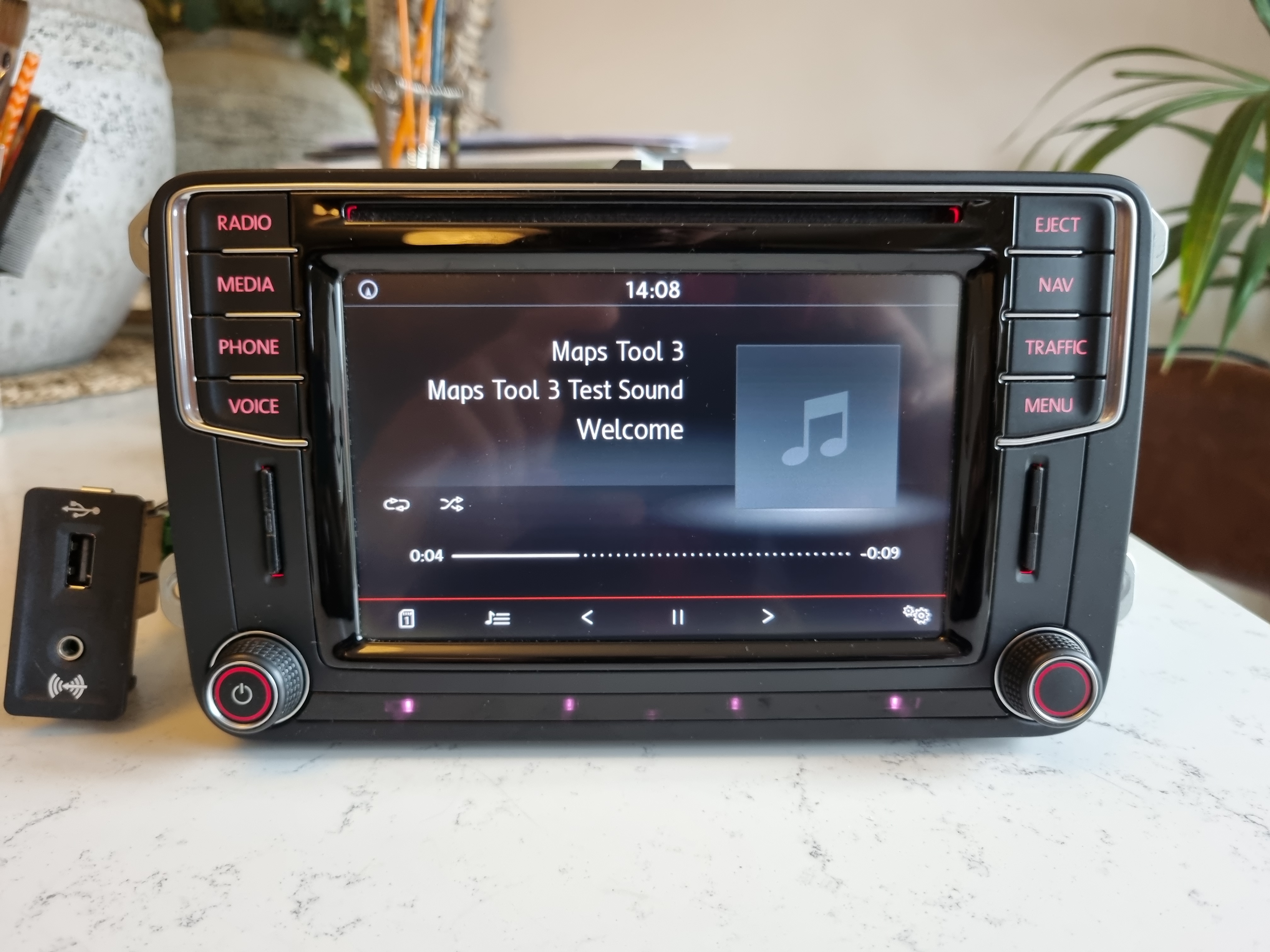 VW Discover Media DAB & Carplay USB Kit